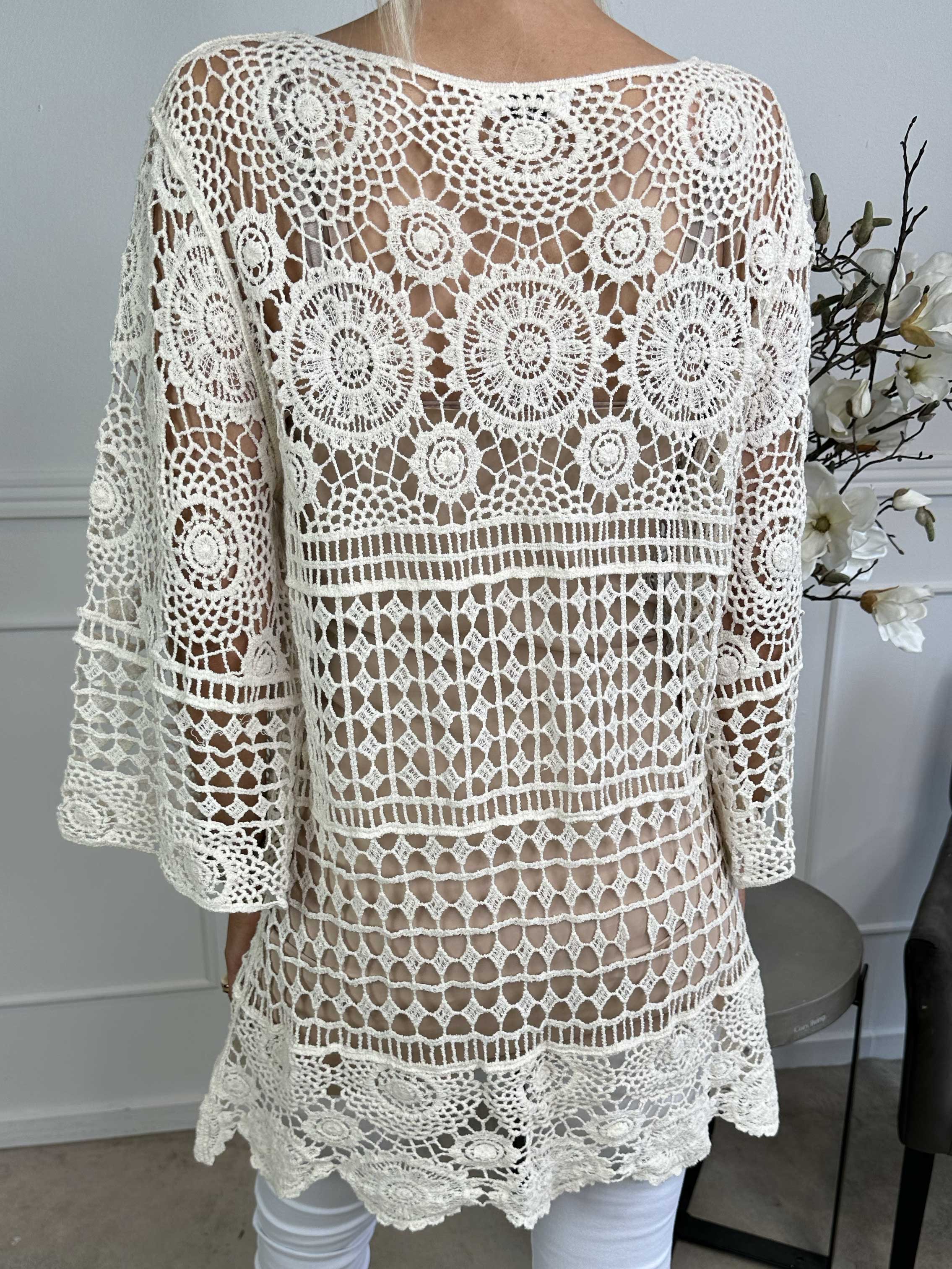 Sigrid - Hæklet tunika med snøre foran