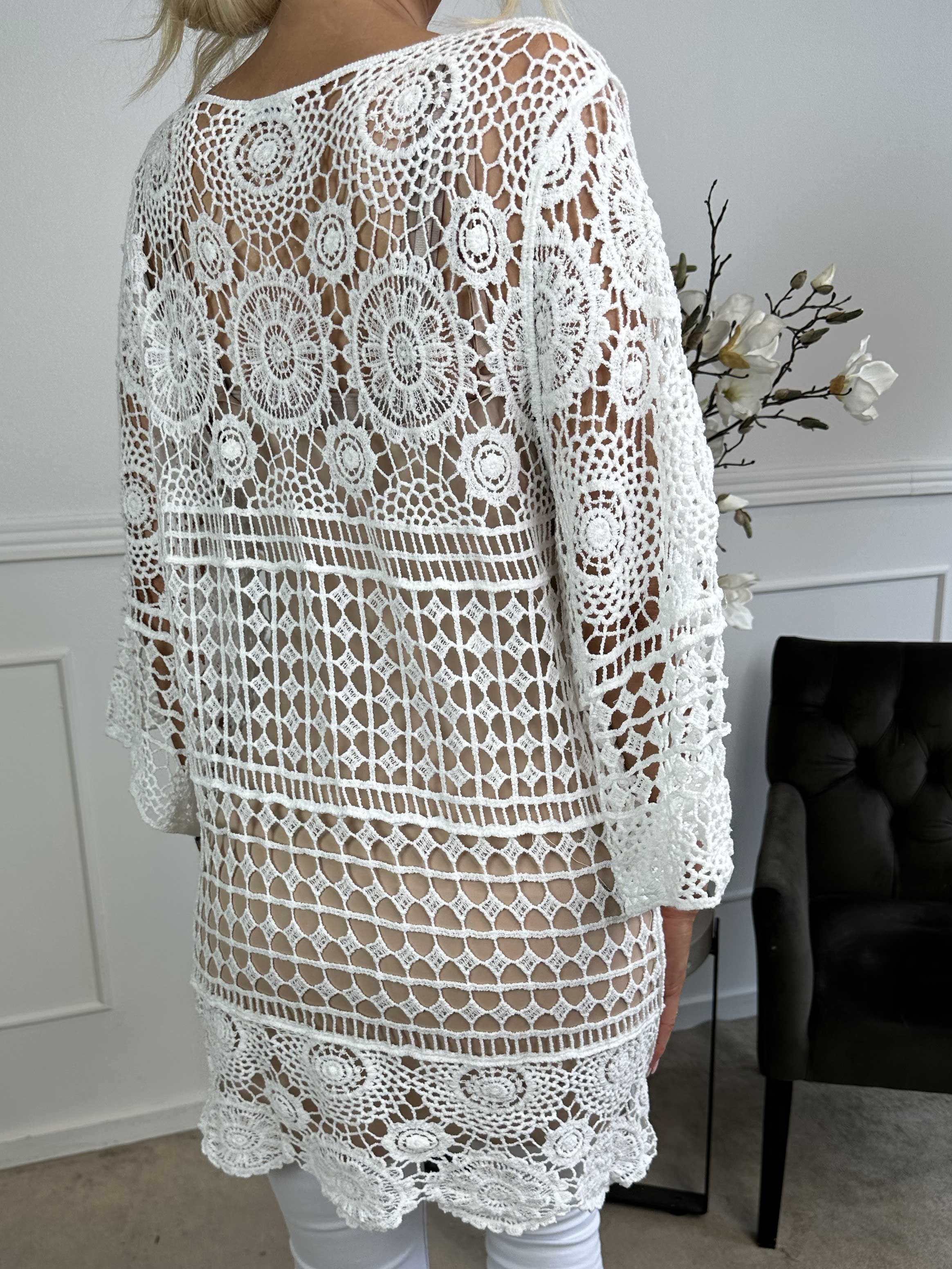 Sigrid - Hæklet tunika med snøre foran