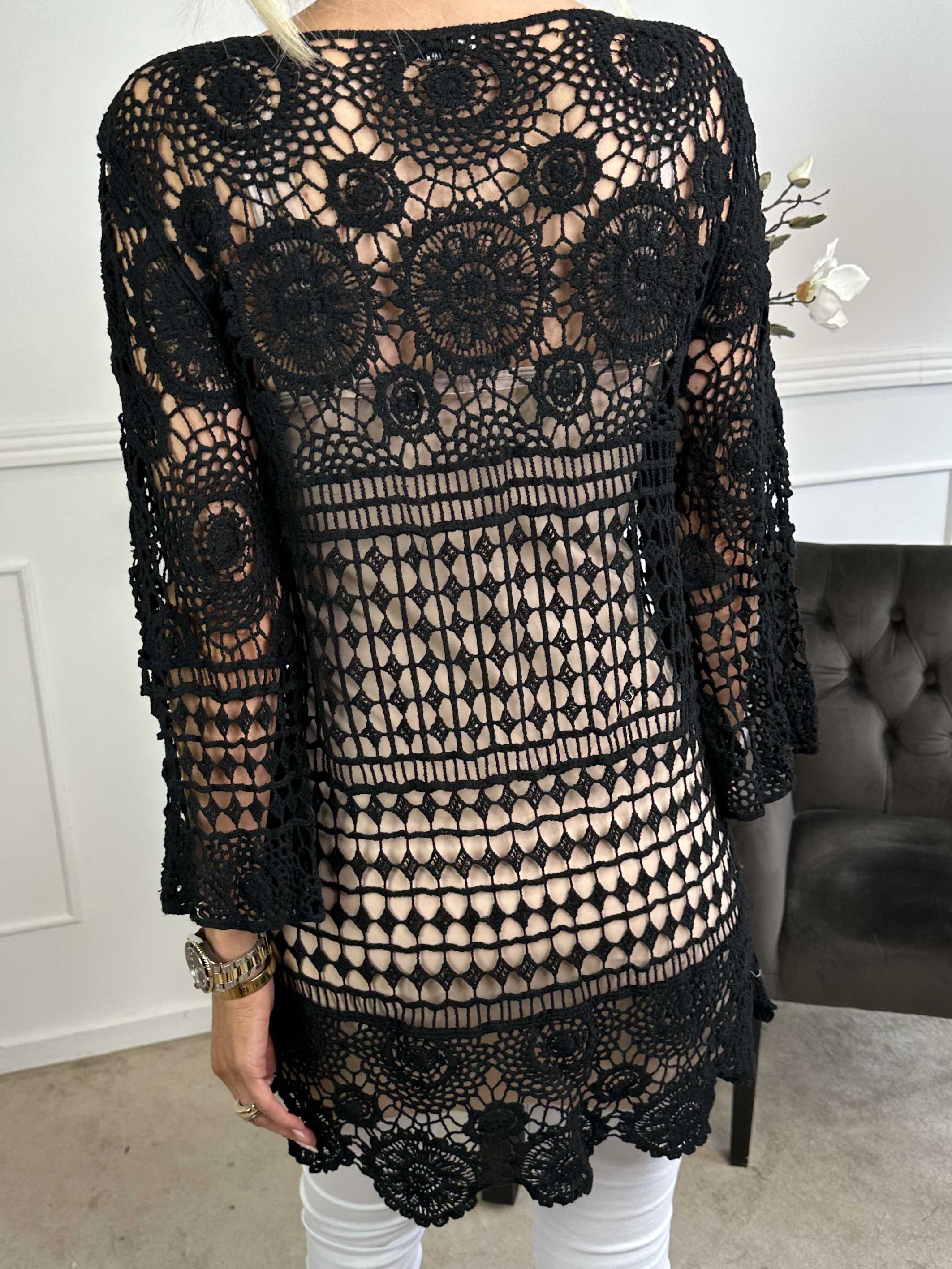 Sigrid - Hæklet tunika med snøre foran