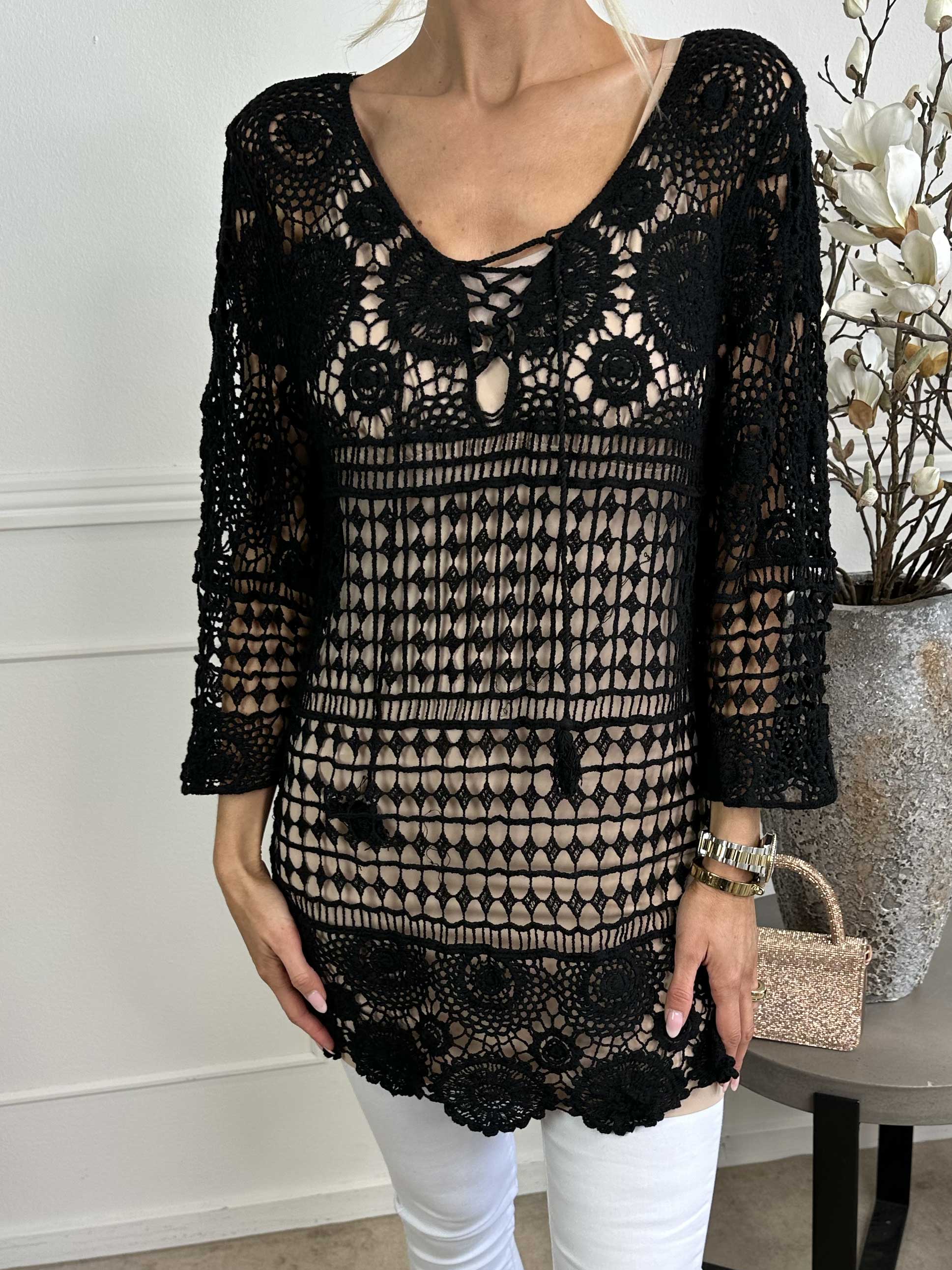 Sigrid - Hæklet tunika med snøre foran