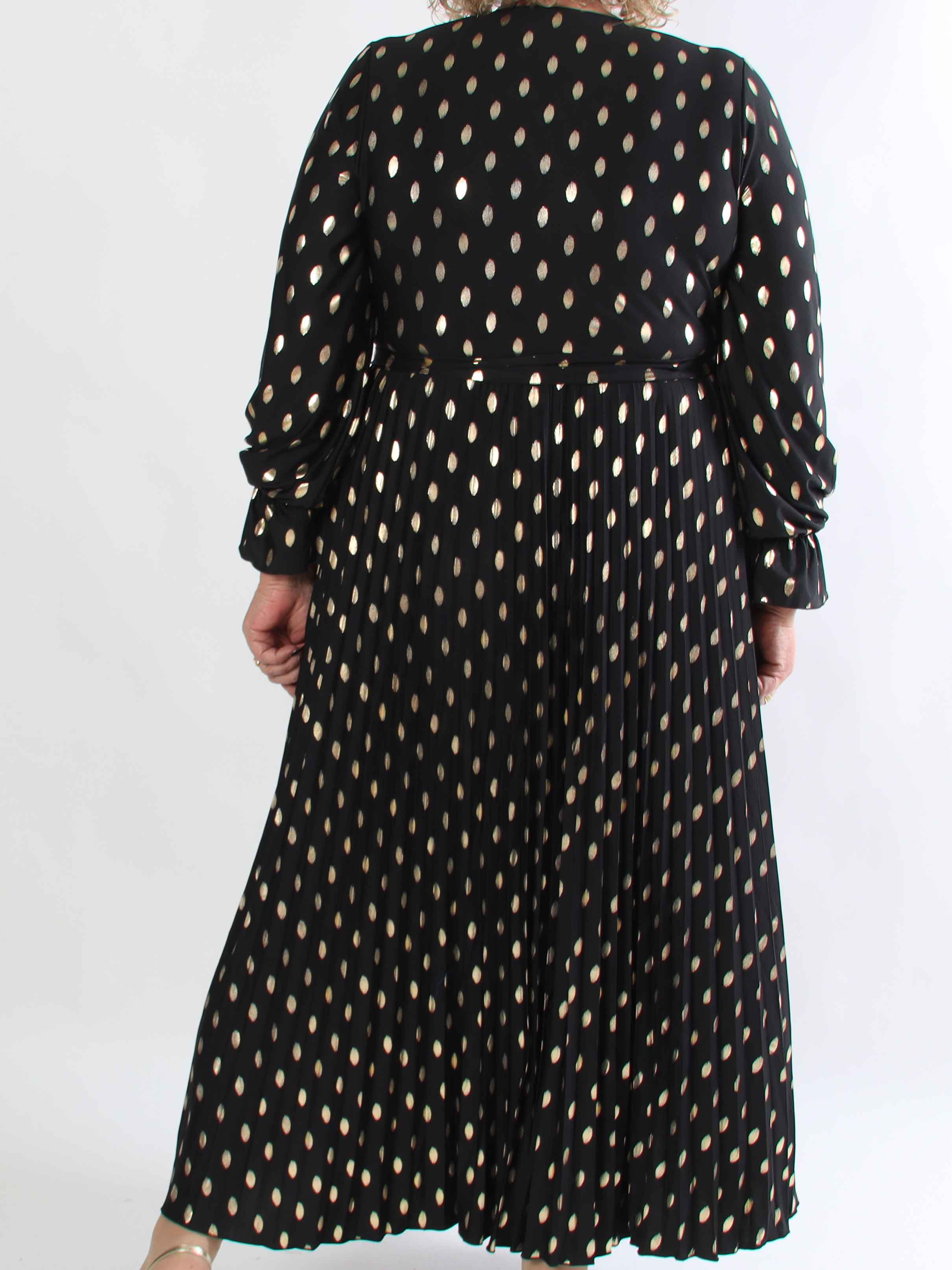 Silvija Dot - Lang plus size kjole med guld dutter og plisseret skørt