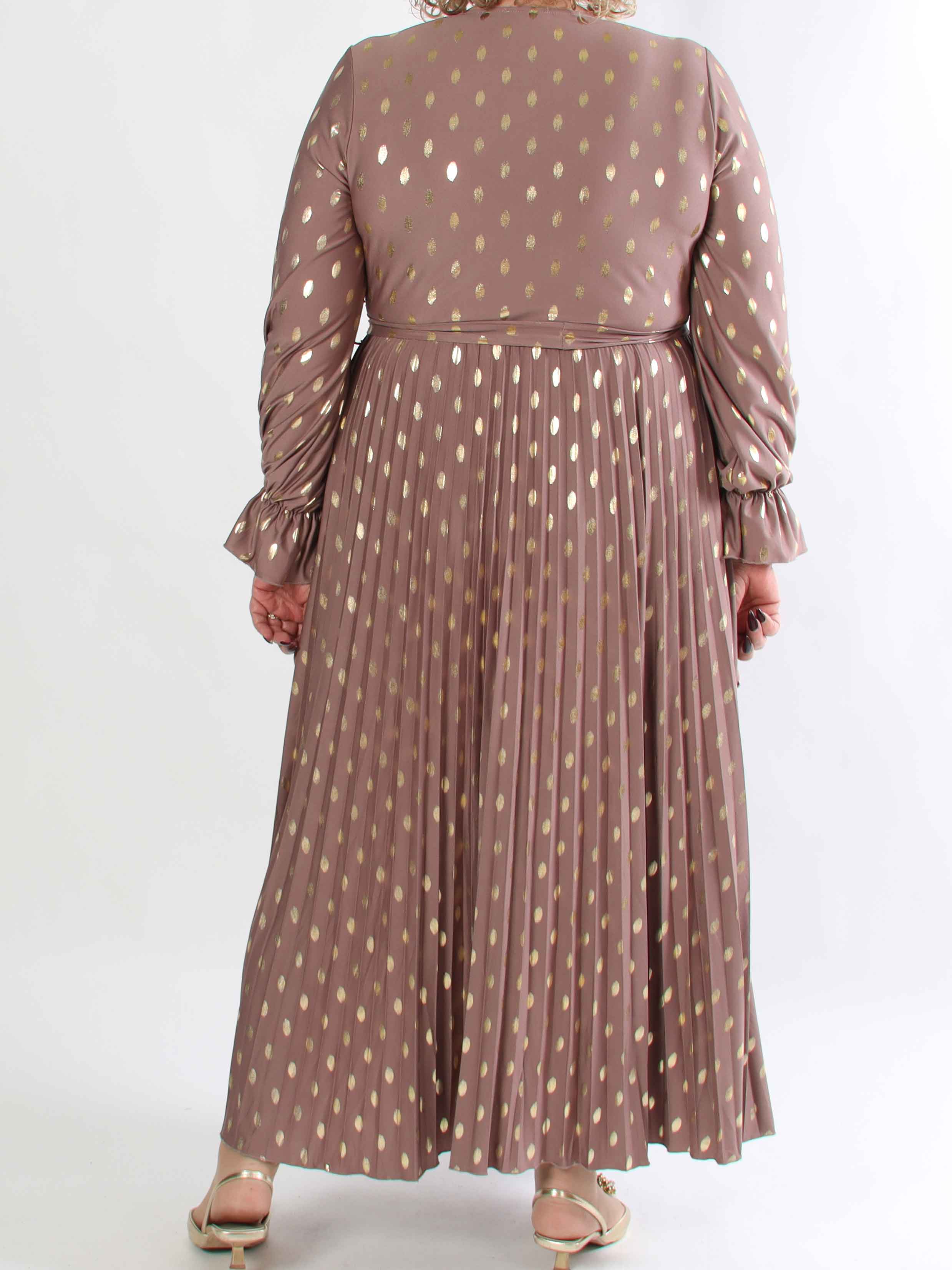 Silvija Dot - Lang plus size kjole med guld dutter og plisseret skørt