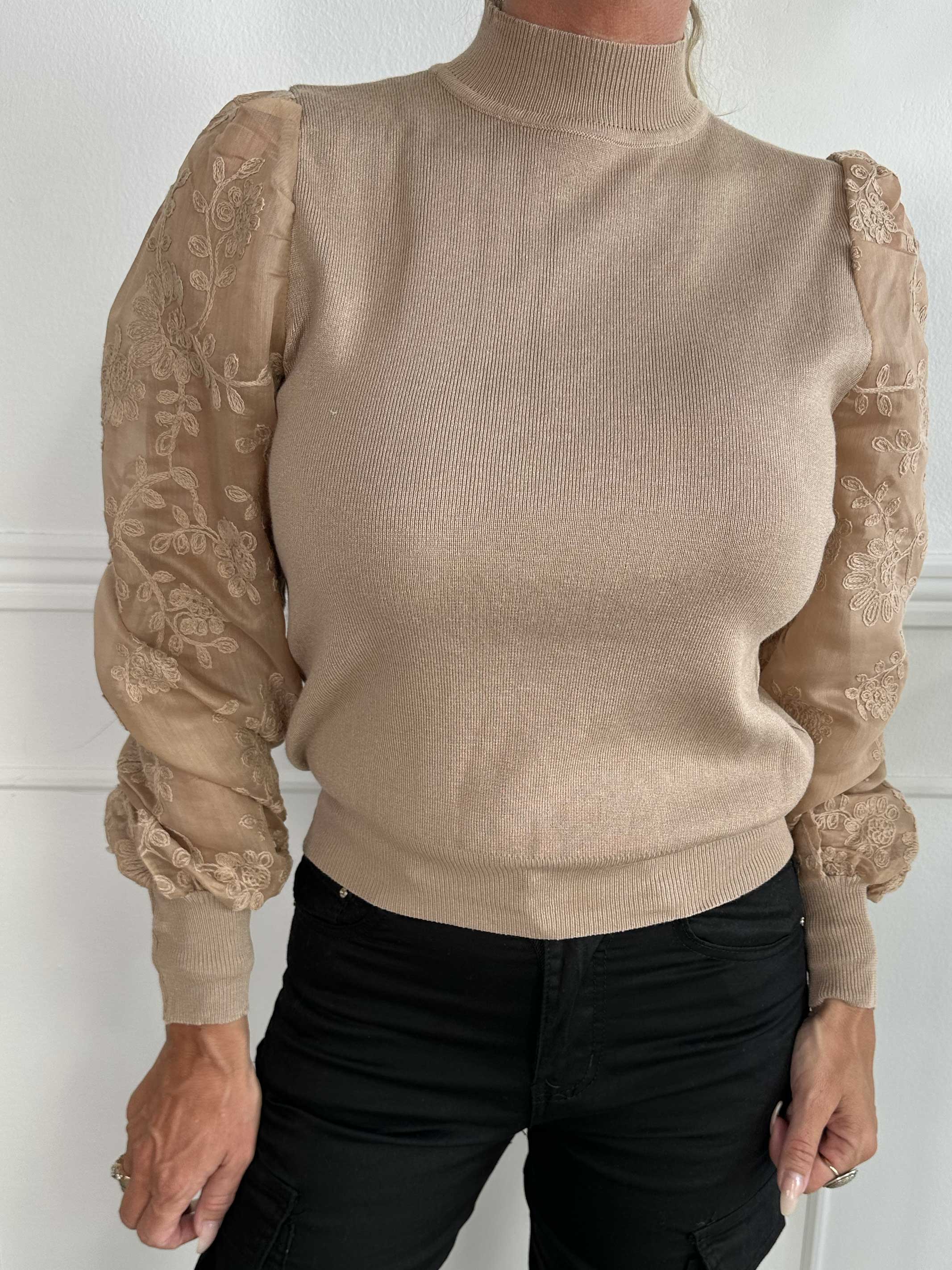 Sydney - Bluse med turtleneck og blondeærmer