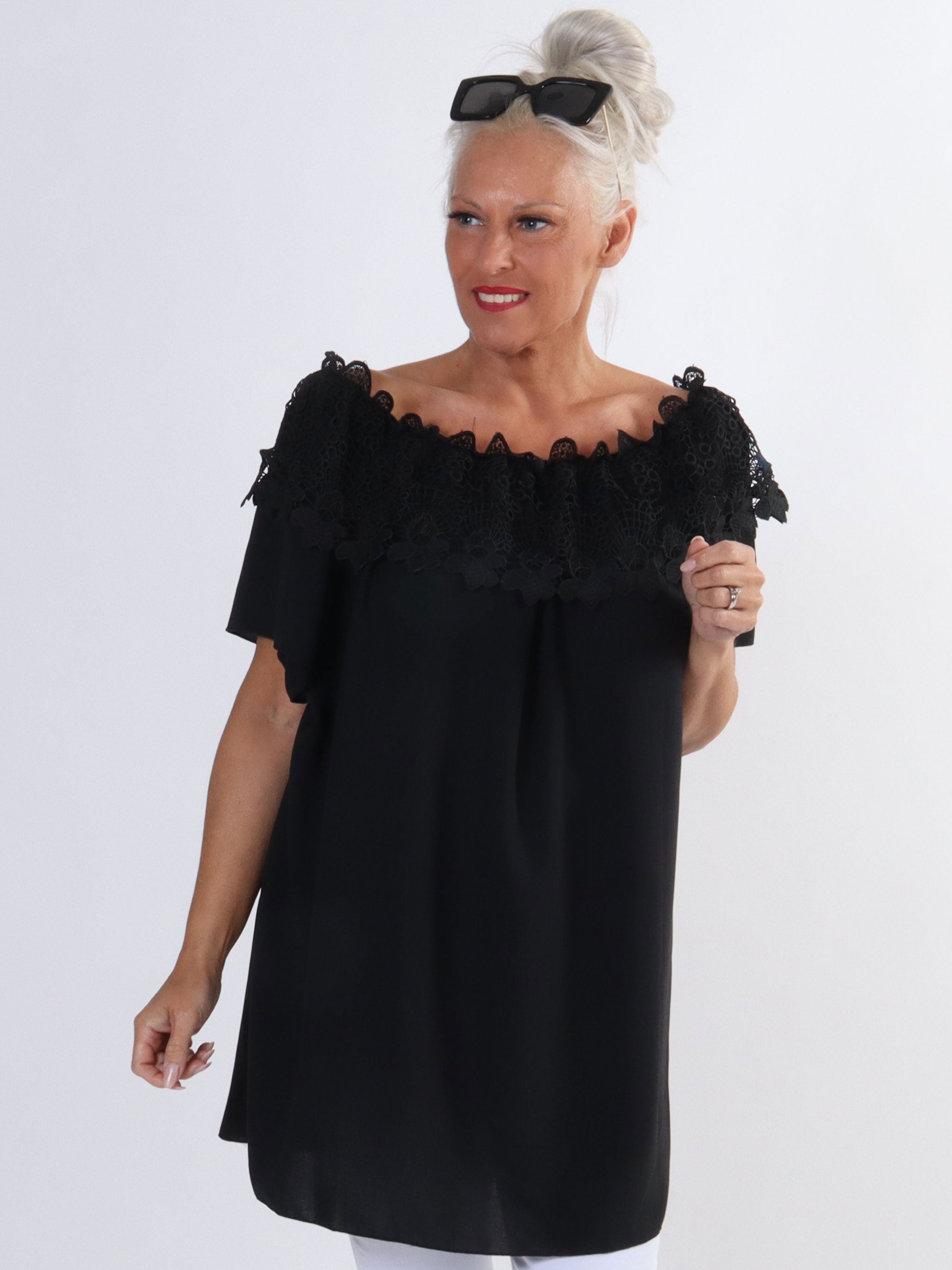 Sydney - Sød plus size tunika med broderinger