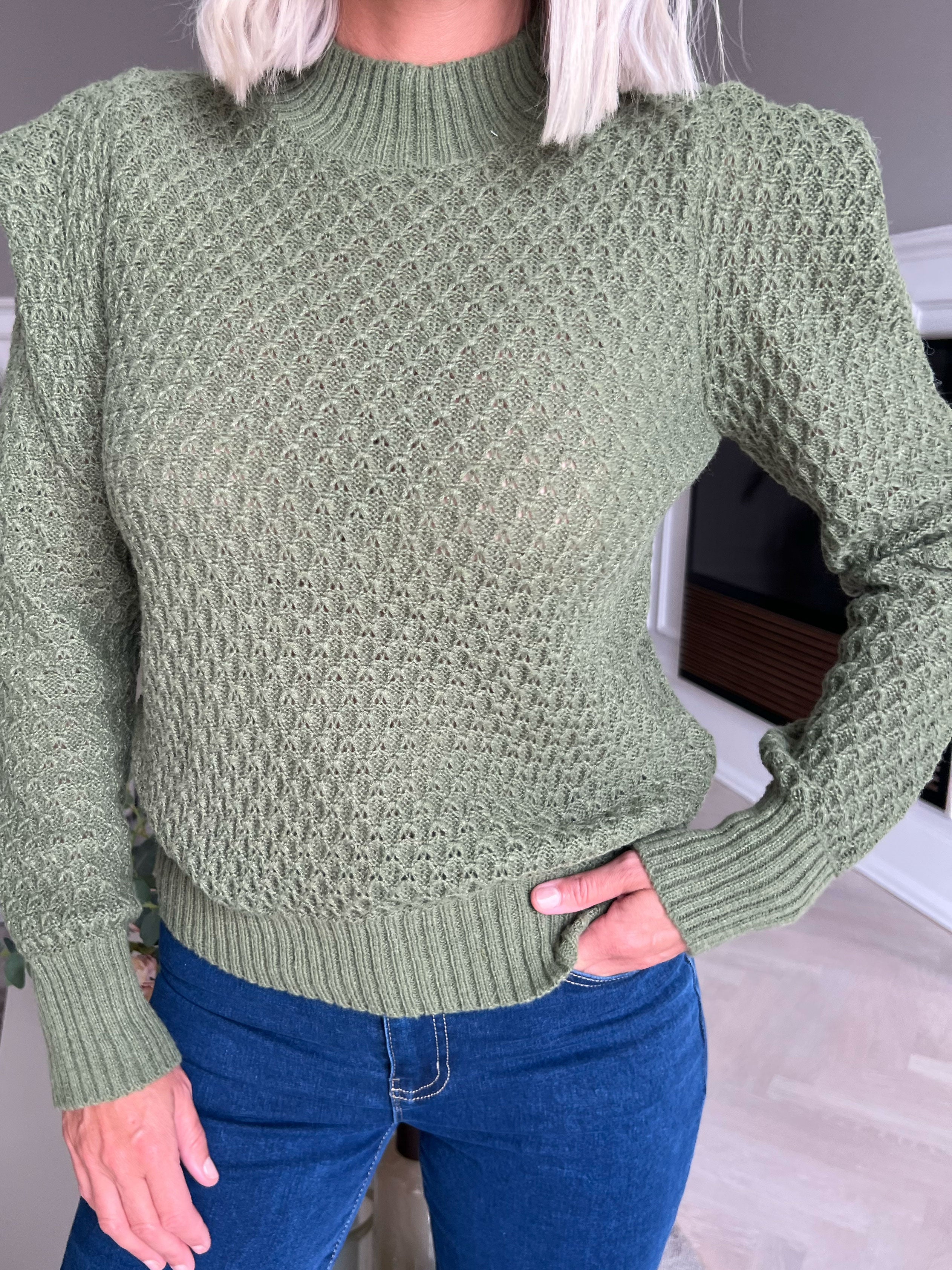 Taylor - Simpel strikbluse med små pufærmer