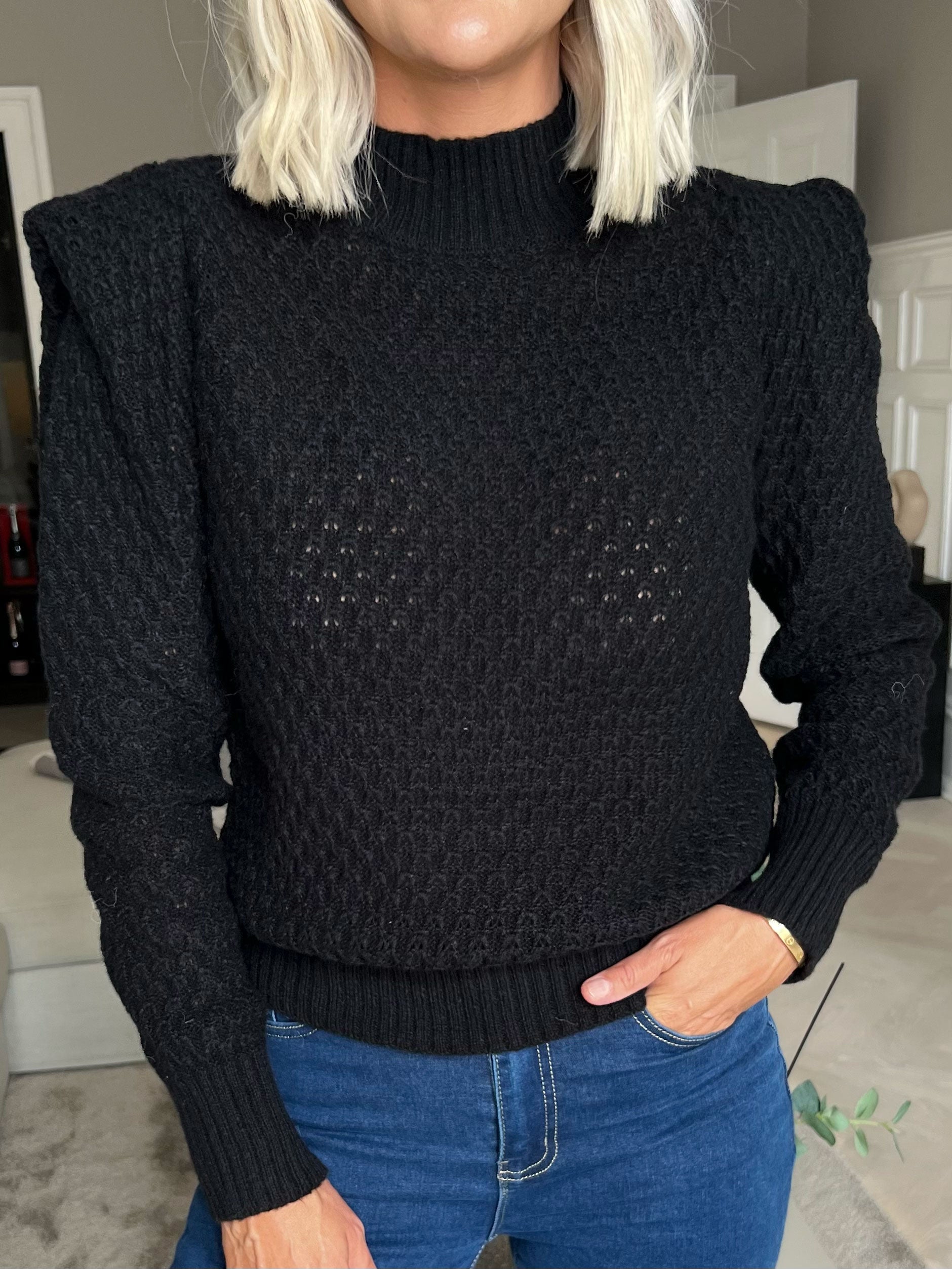 Taylor - Simpel strikbluse med små pufærmer