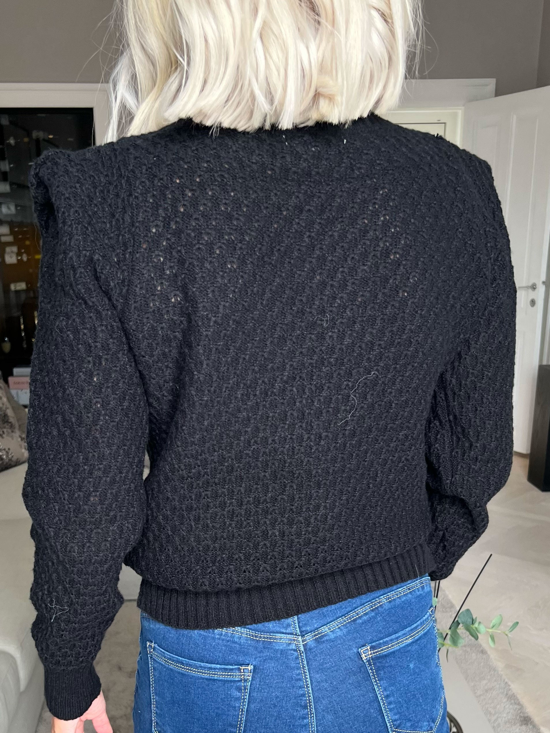 Taylor - Simpel strikbluse med små pufærmer