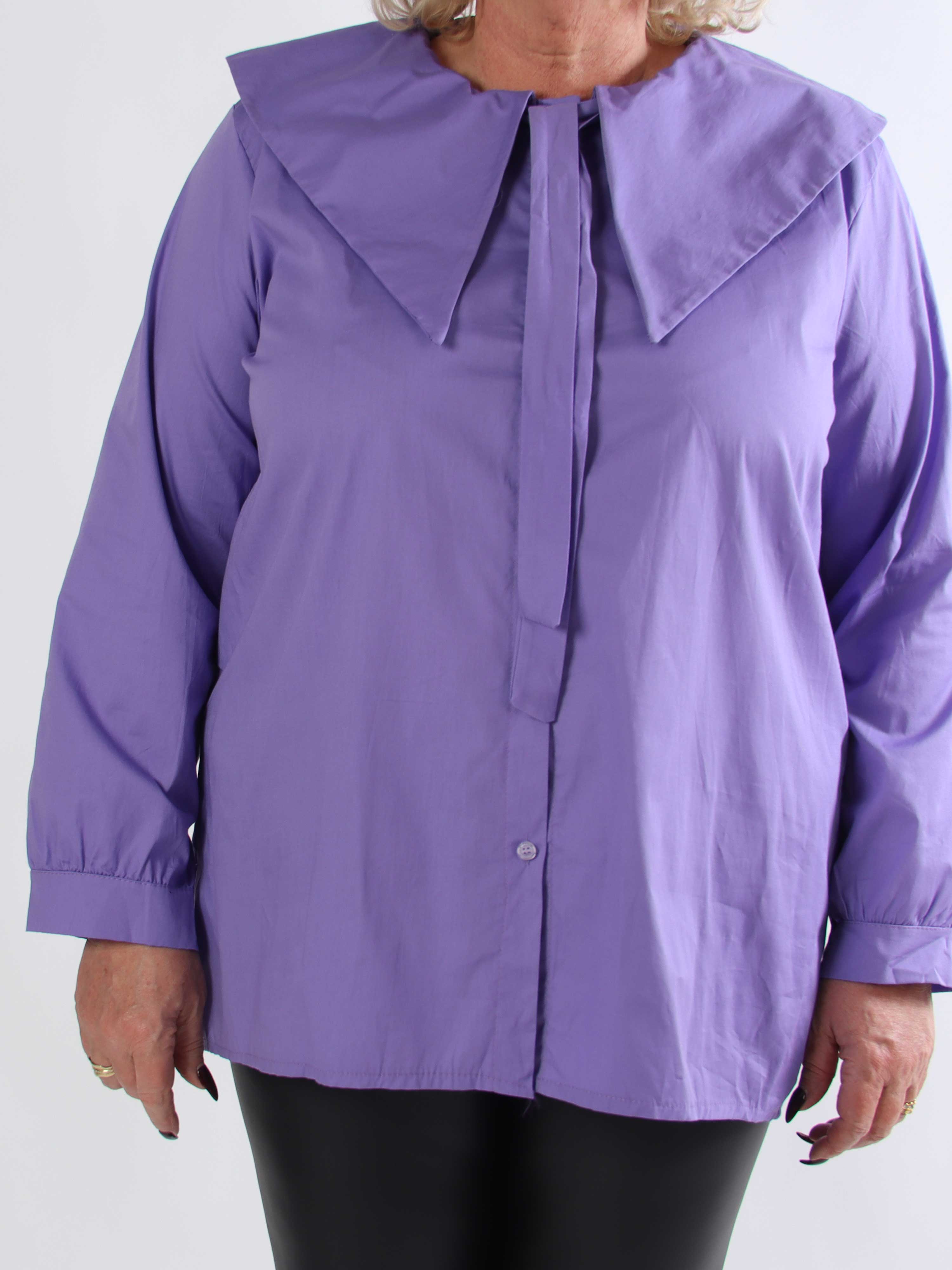 Venezia - Plus size skjorte i bomuld med stor krave og fint bindebånd