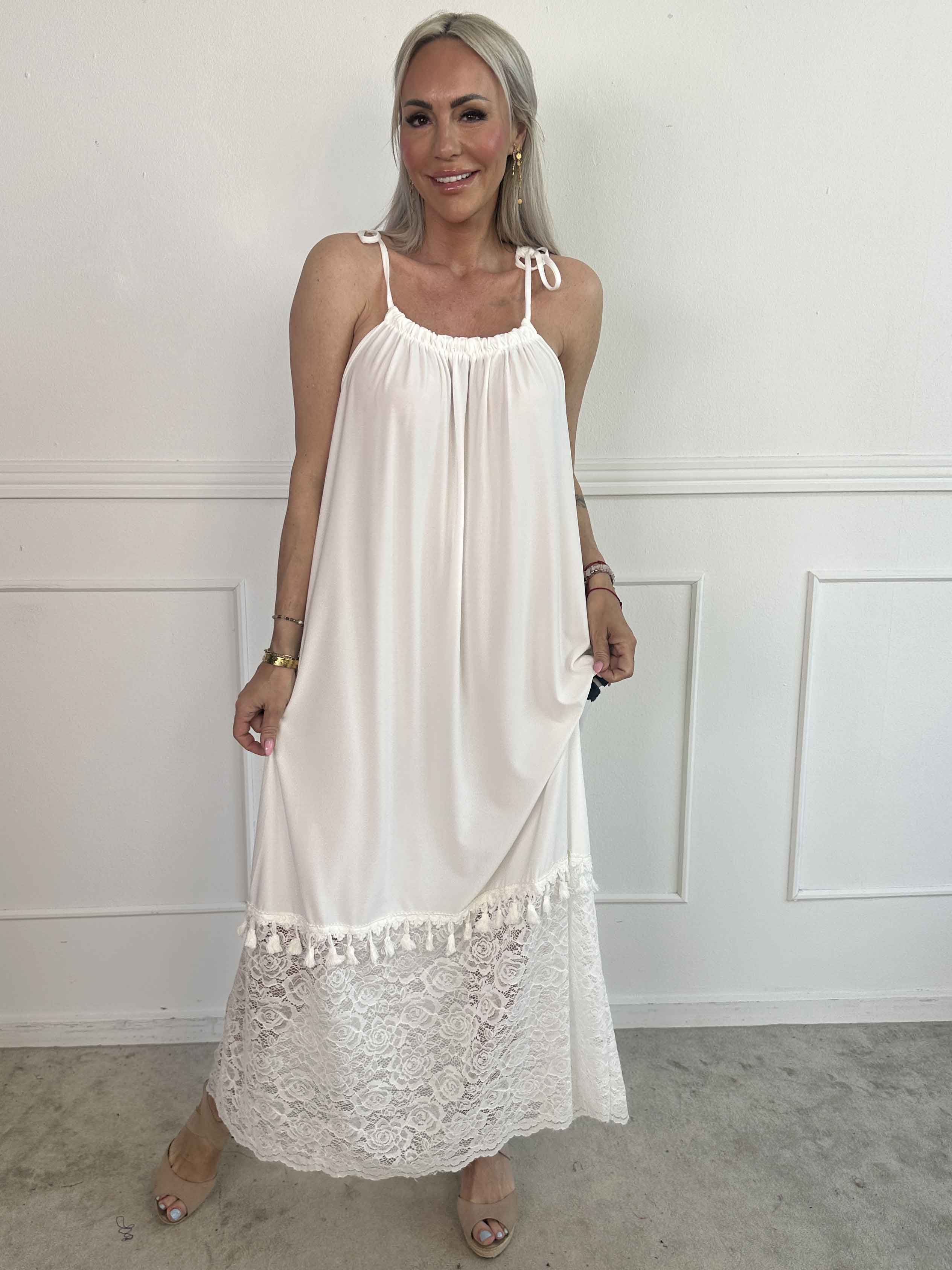 Willow - Lang elastisk kjole med blonde forneden