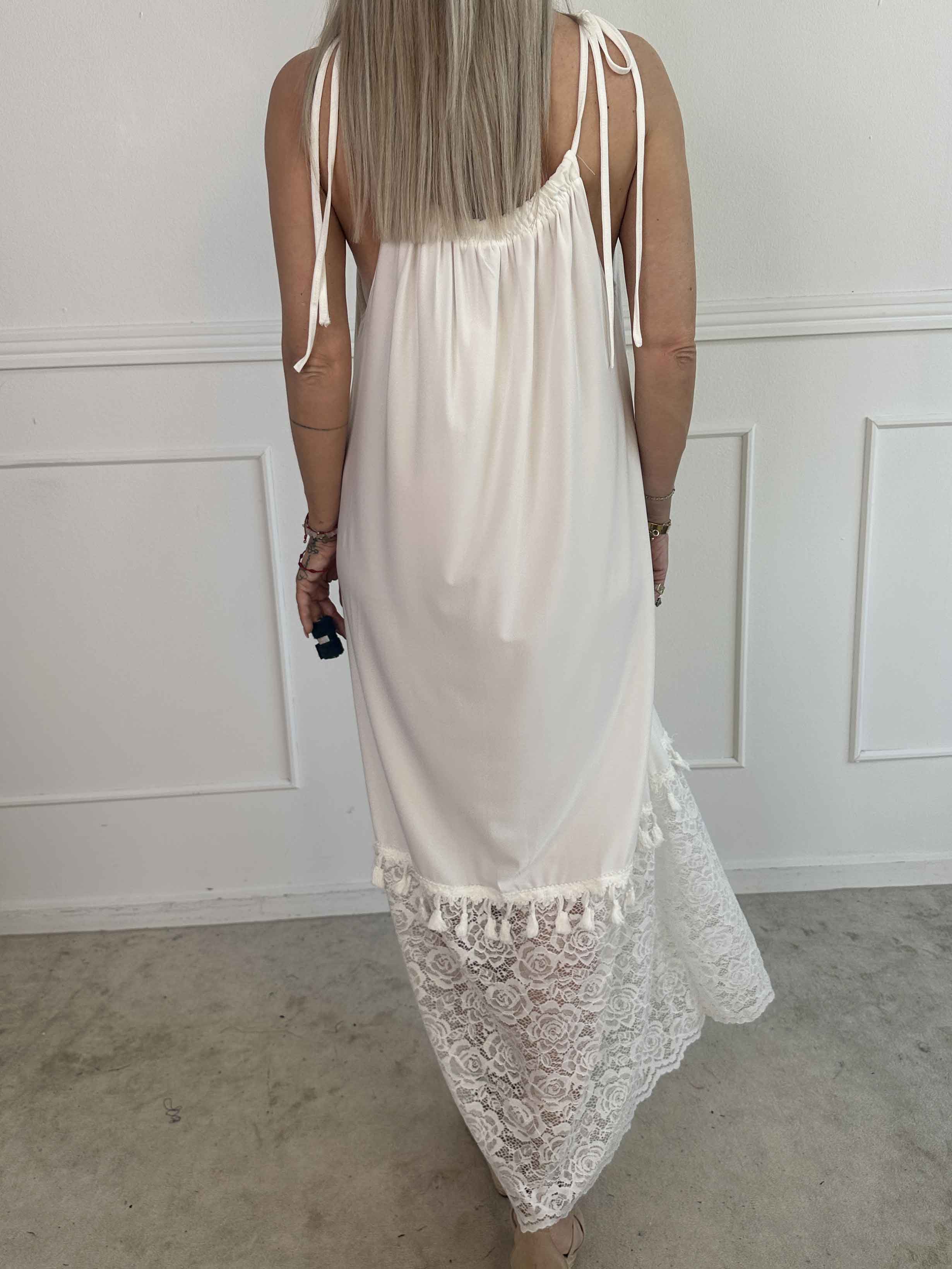 Willow - Lang elastisk kjole med blonde forneden