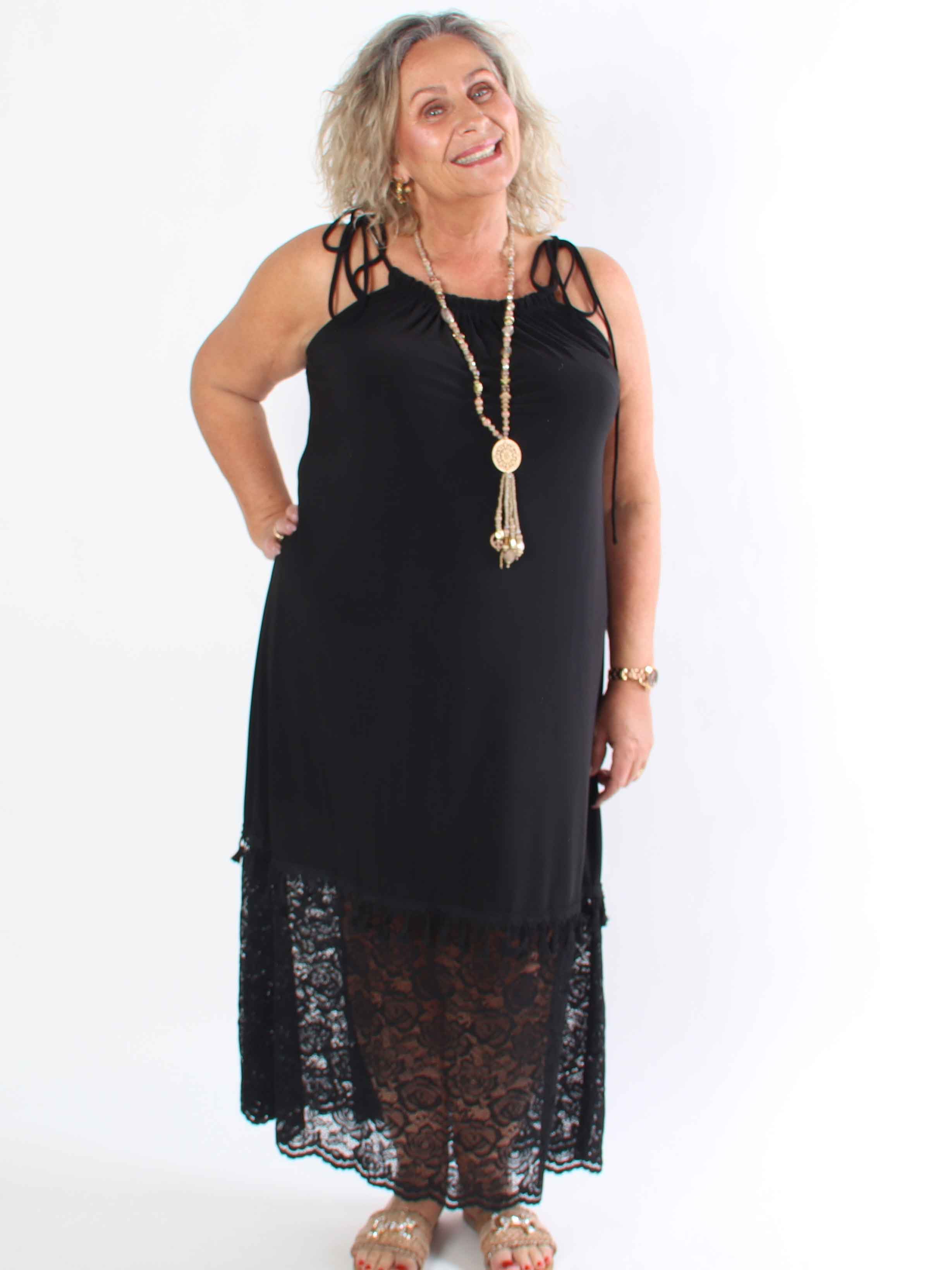Willow - Lang elastisk plus size kjole med blonde forneden