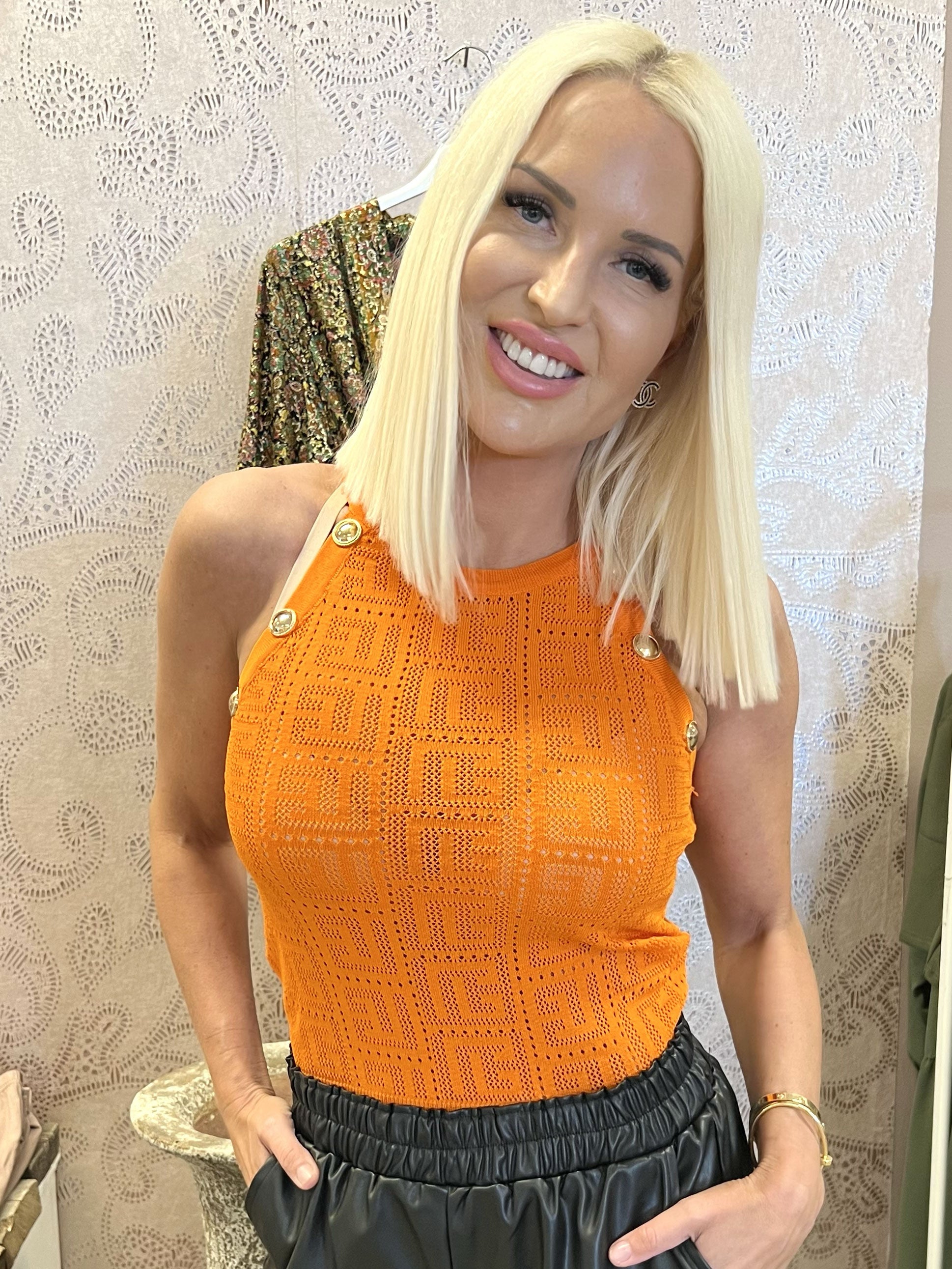 Andjela - Top med guldknapper