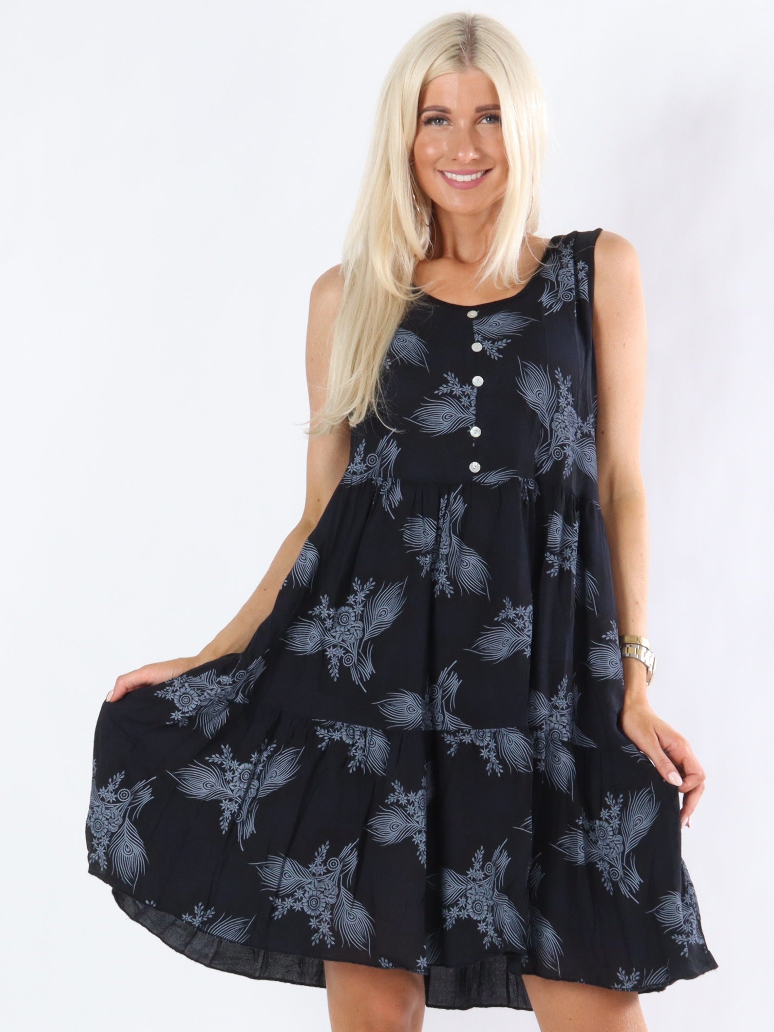 Abigail - Mønstret kjole med knapper over brystet