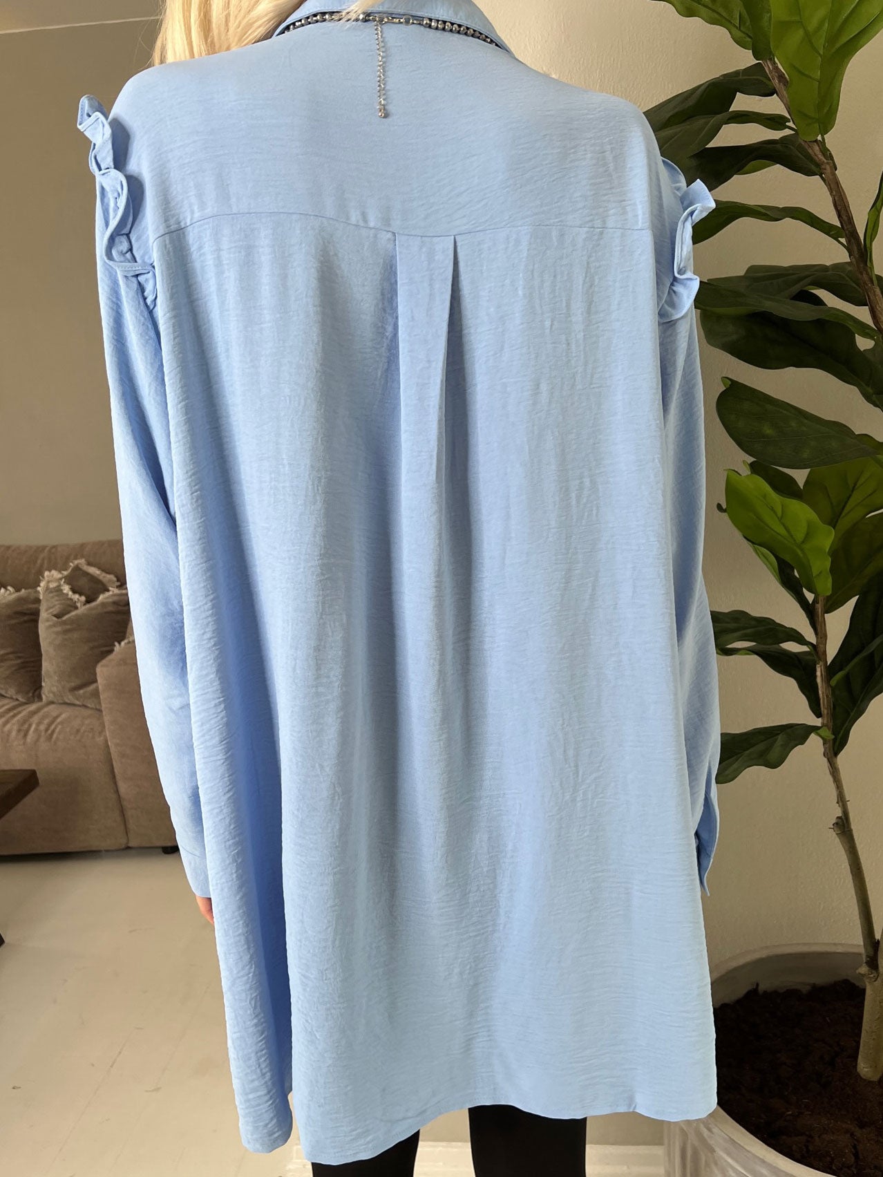 Ada - Sød skjorte med flæsekanter