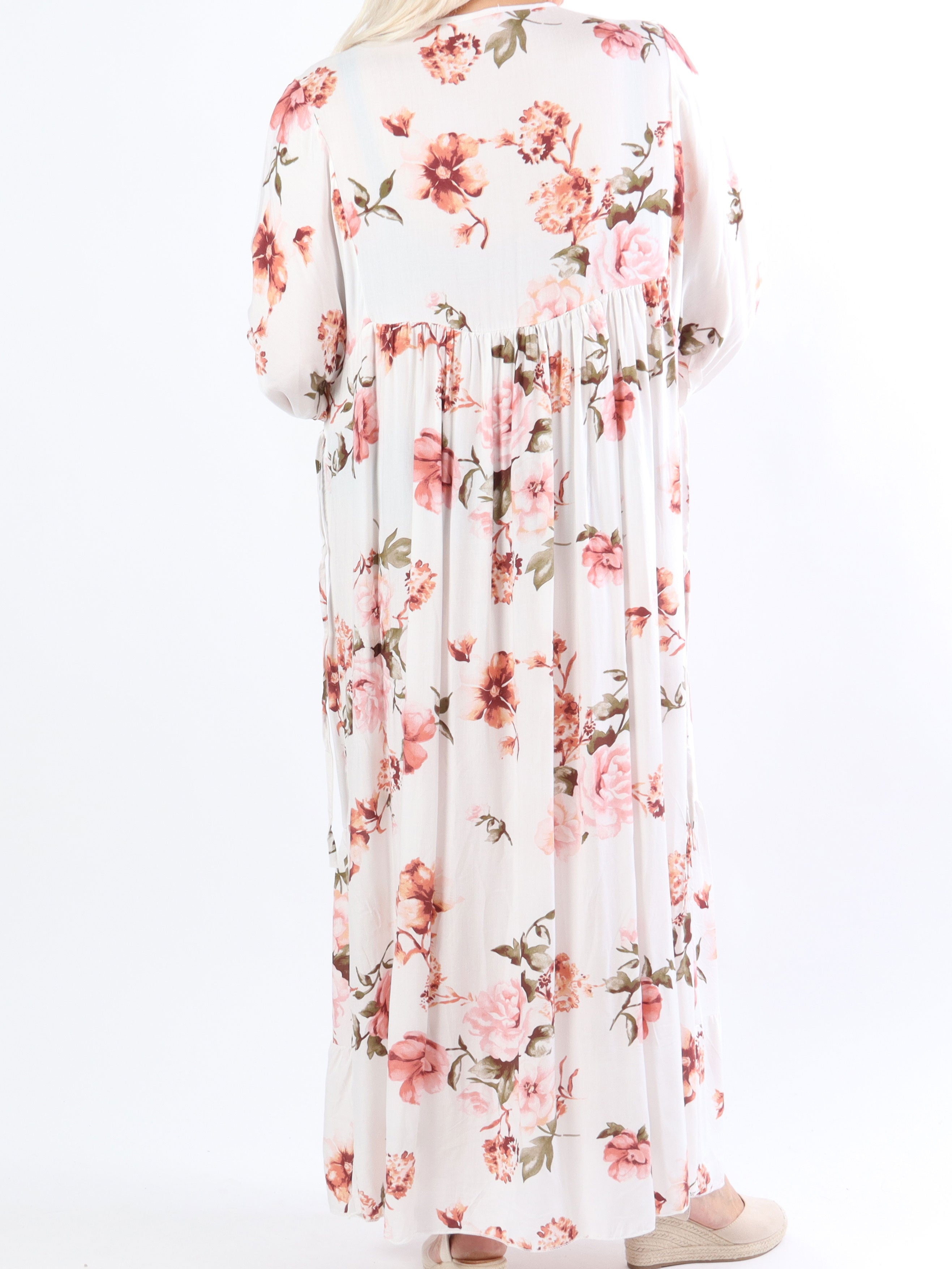 Adelaida Flower - Plus size kjole med musling og frynse detaljer