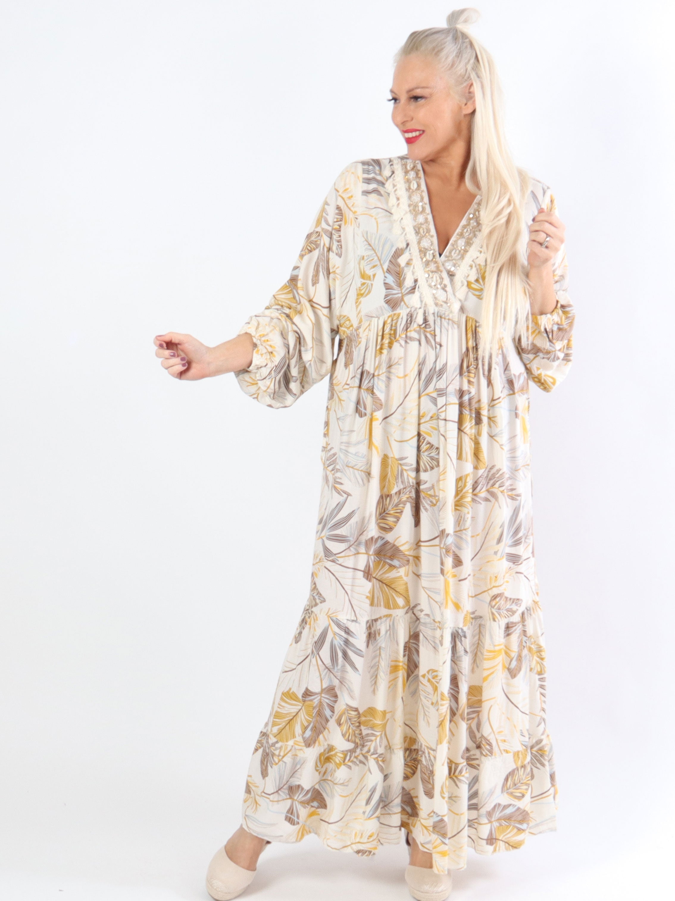 Adelaida Leaf - Plus size kjole med musling og frynse detaljer