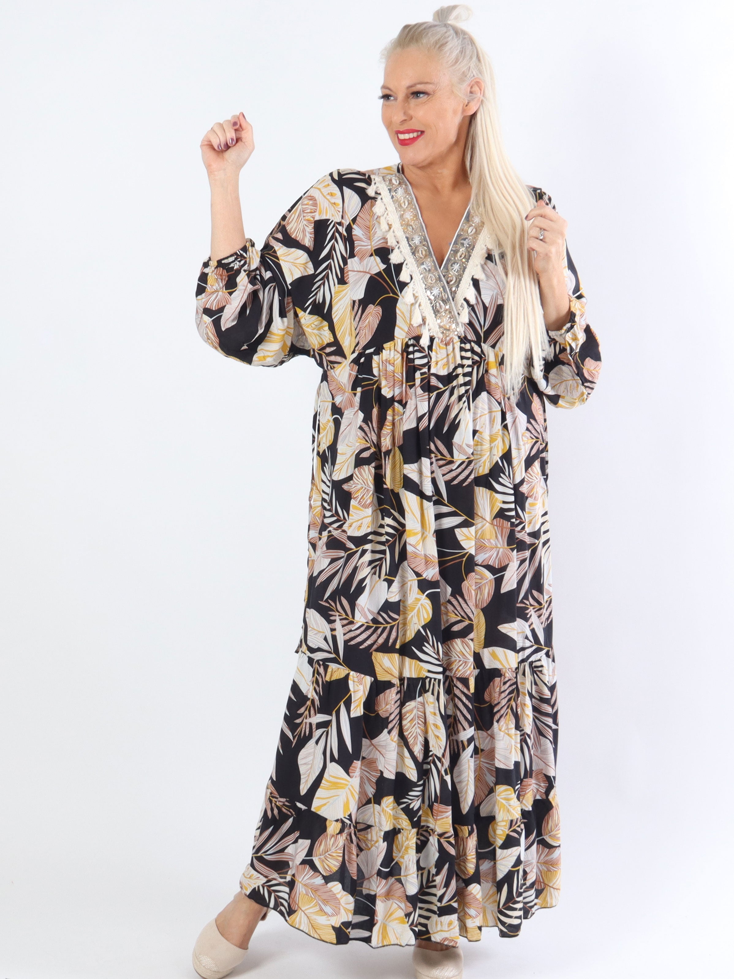 Adelaida Leaf - Plus size kjole med musling og frynse detaljer