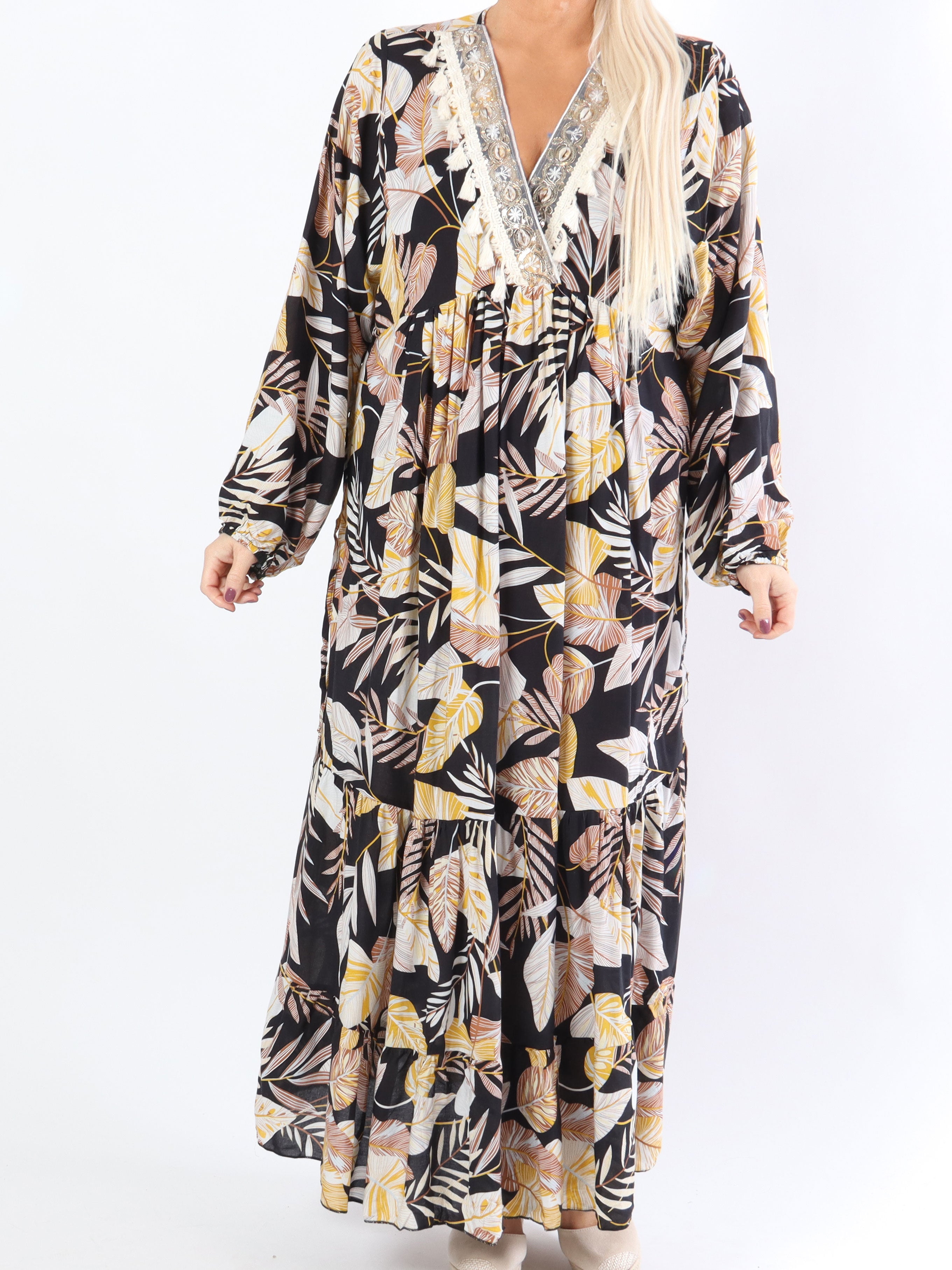 Adelaida Leaf - Plus size kjole med musling og frynse detaljer