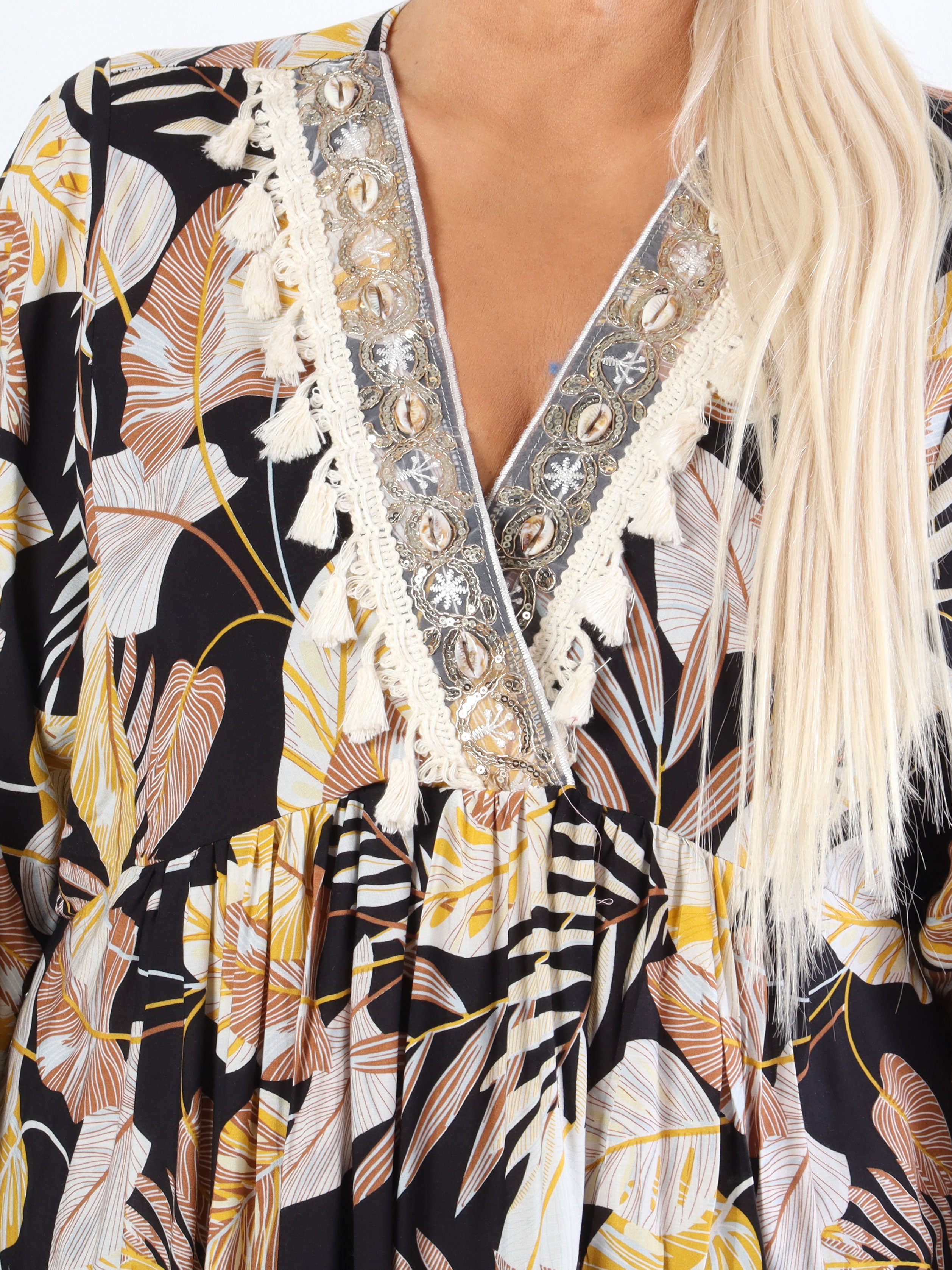 Adelaida Leaf - Plus size kjole med musling og frynse detaljer