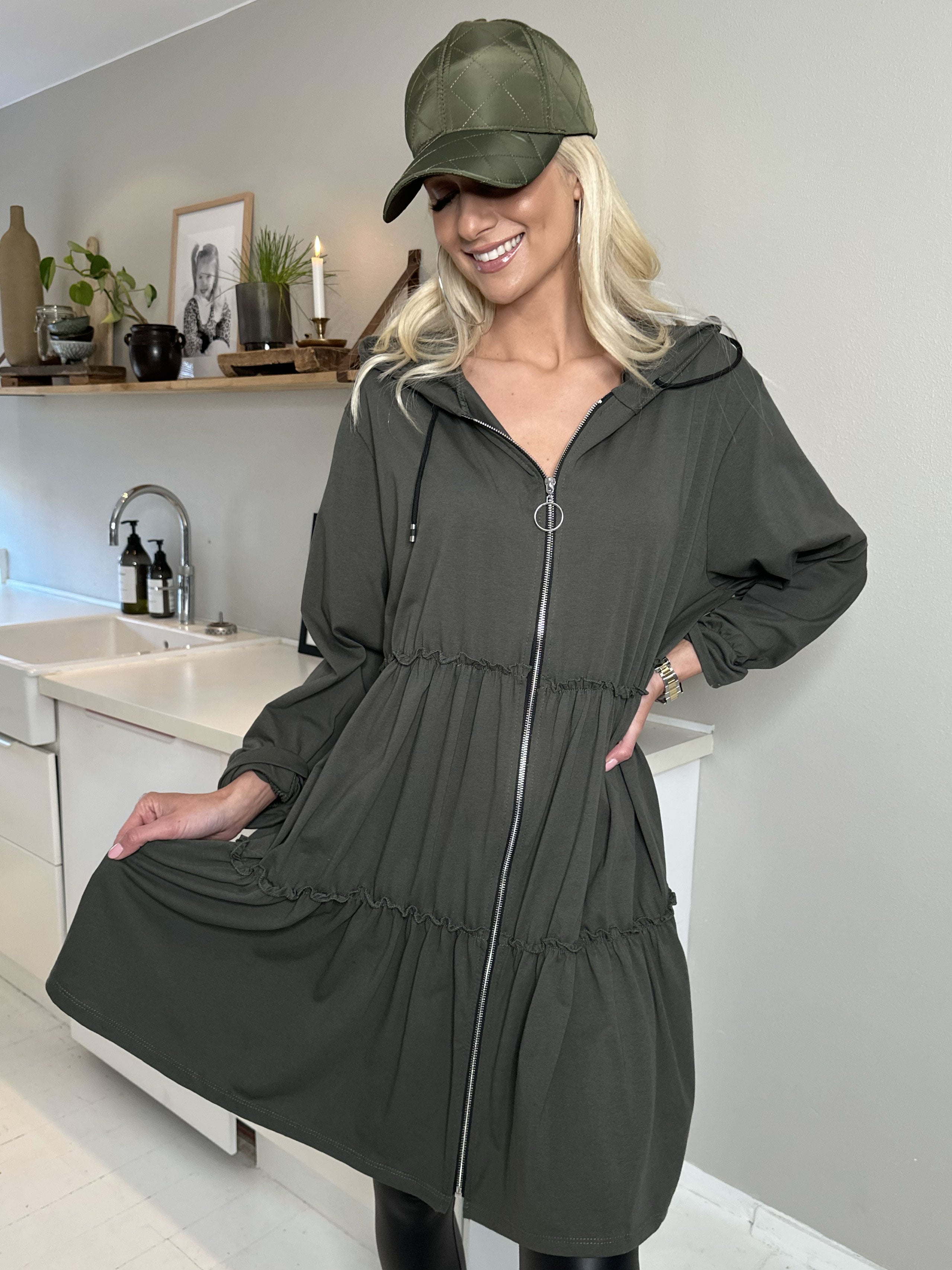 Adona - Joggingkjole med lynlås