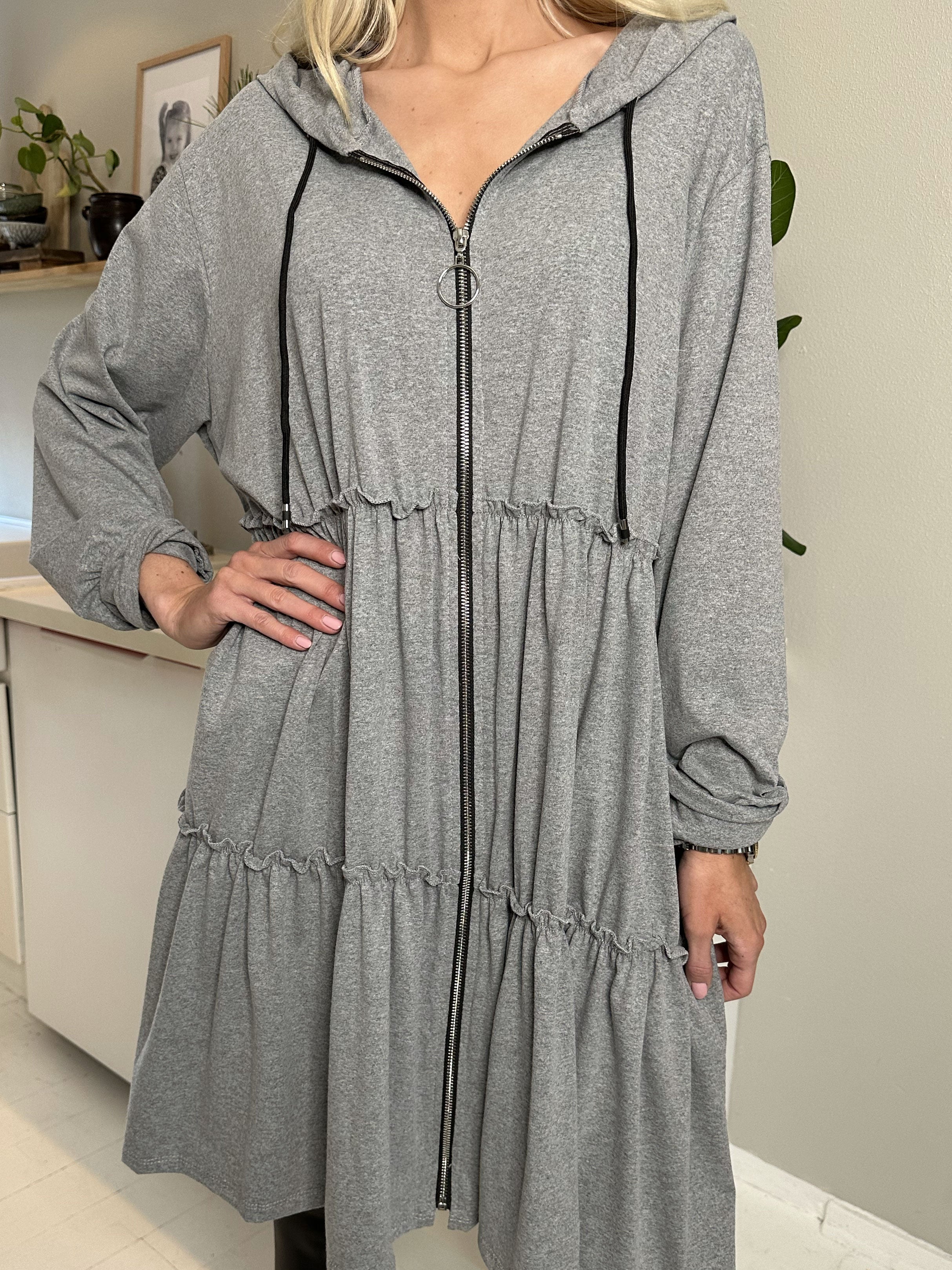 Adona - Joggingkjole med lynlås