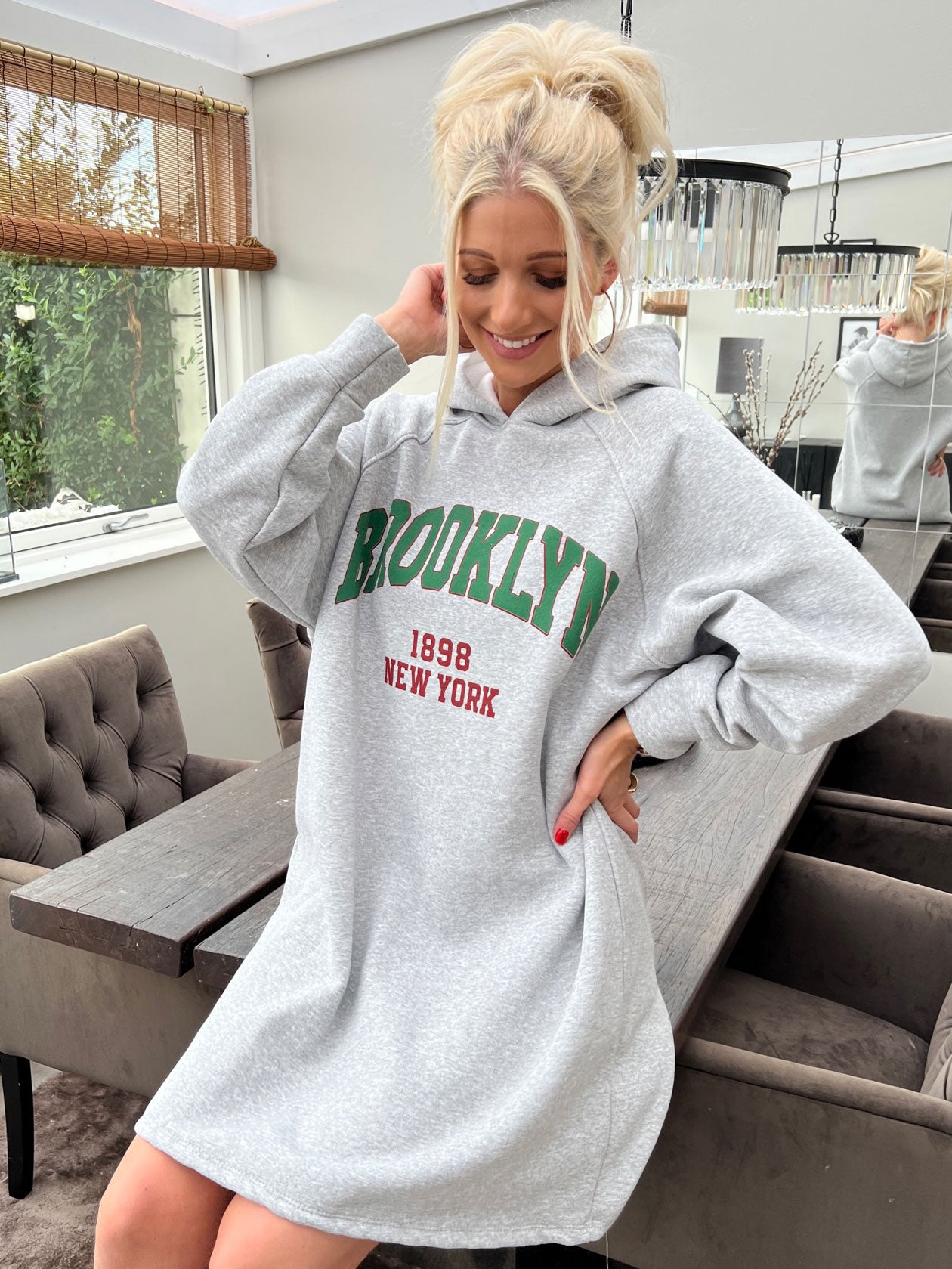 Adrianna - Plus size hættetrøje-kjole med tekst foran