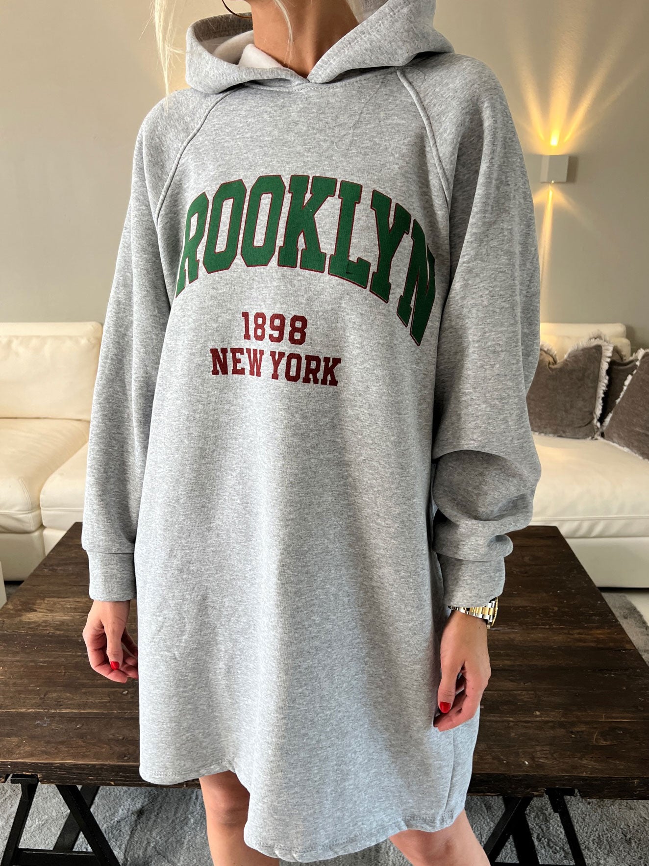 Adrianna - Plus size hættetrøje-kjole med tekst foran