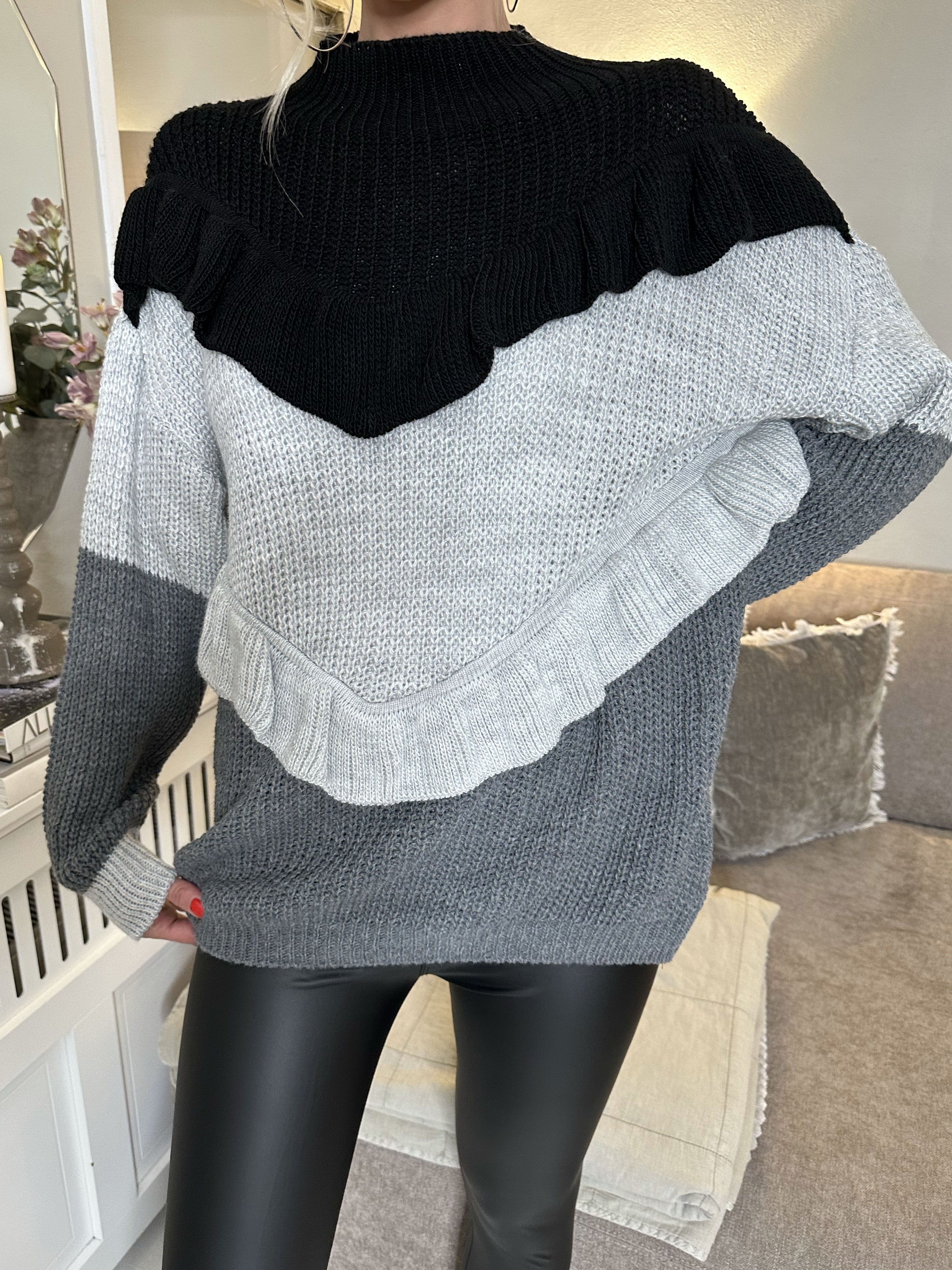 Alabama - Sød strik med flæsekanter