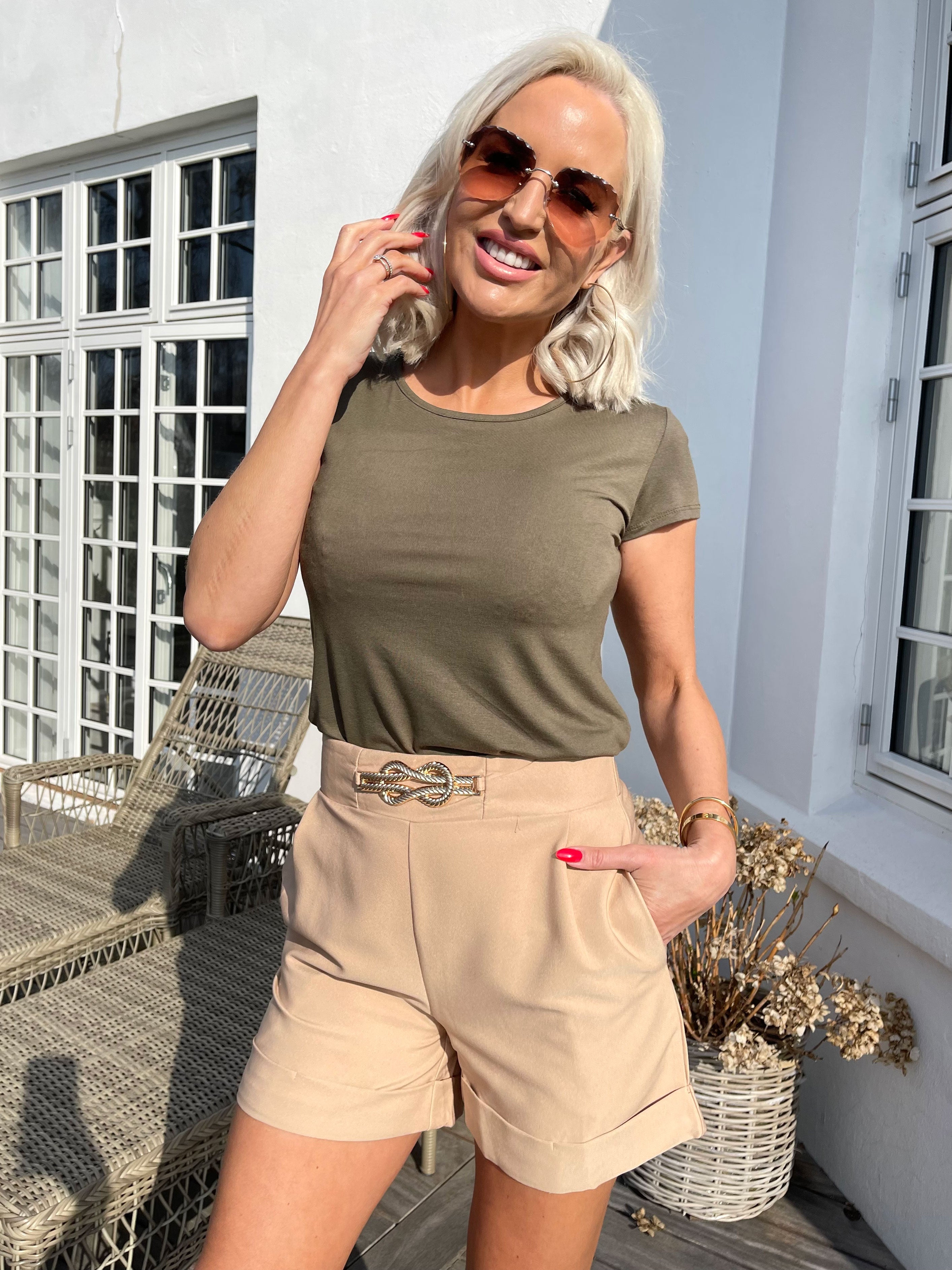 Alaska -Shorts med guldspænde