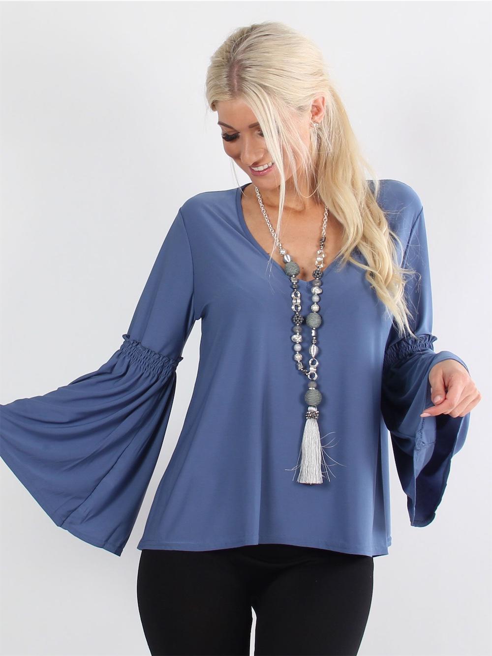 Alba - Sort bluse med vidde ærmer og v-udskæring