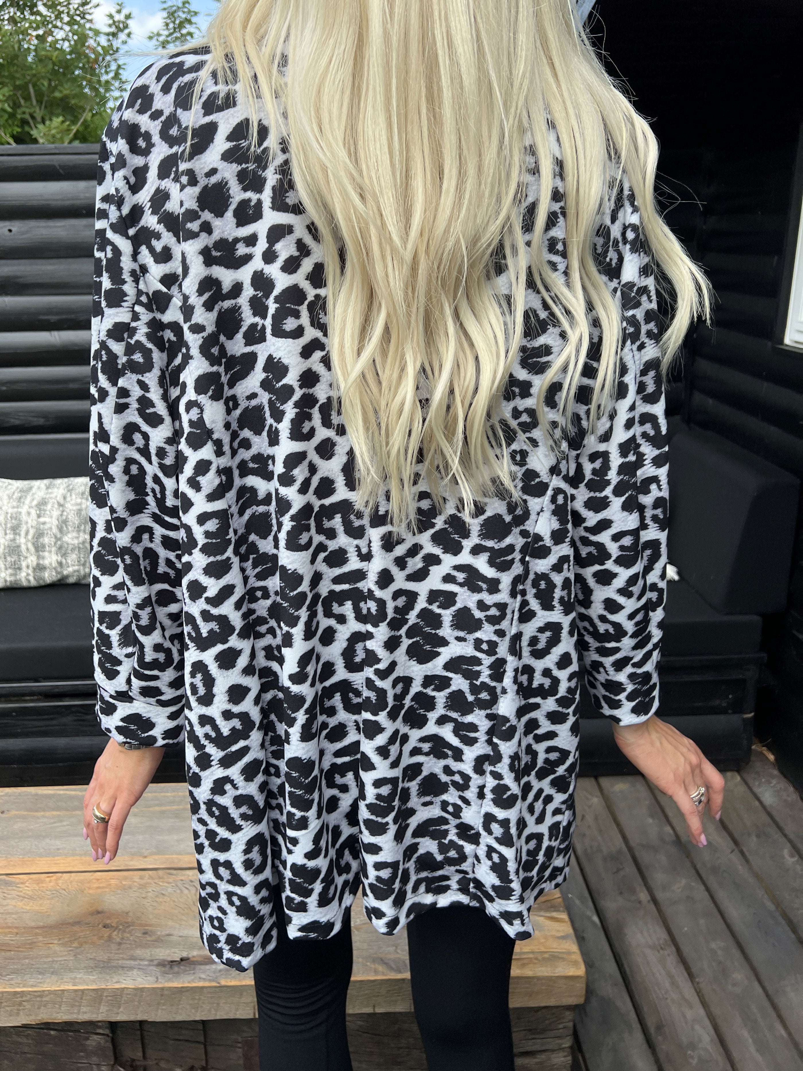 Alberte Leo - Blazer i leopardprint