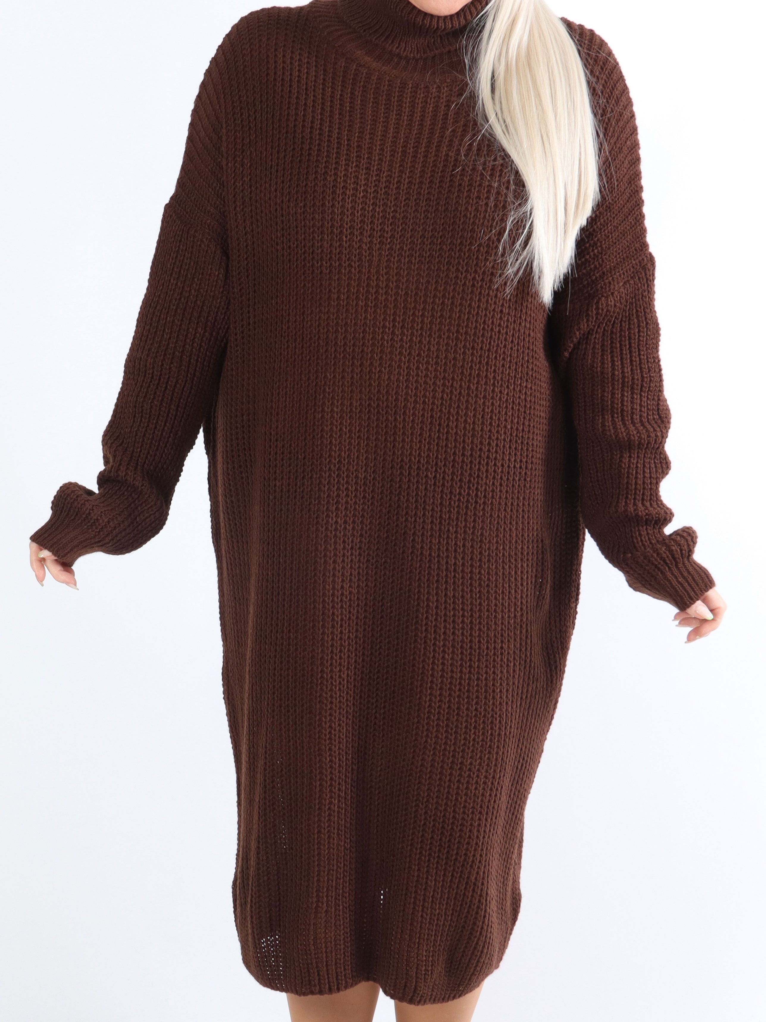 Alice - Plus size strikkjole med rullekrave