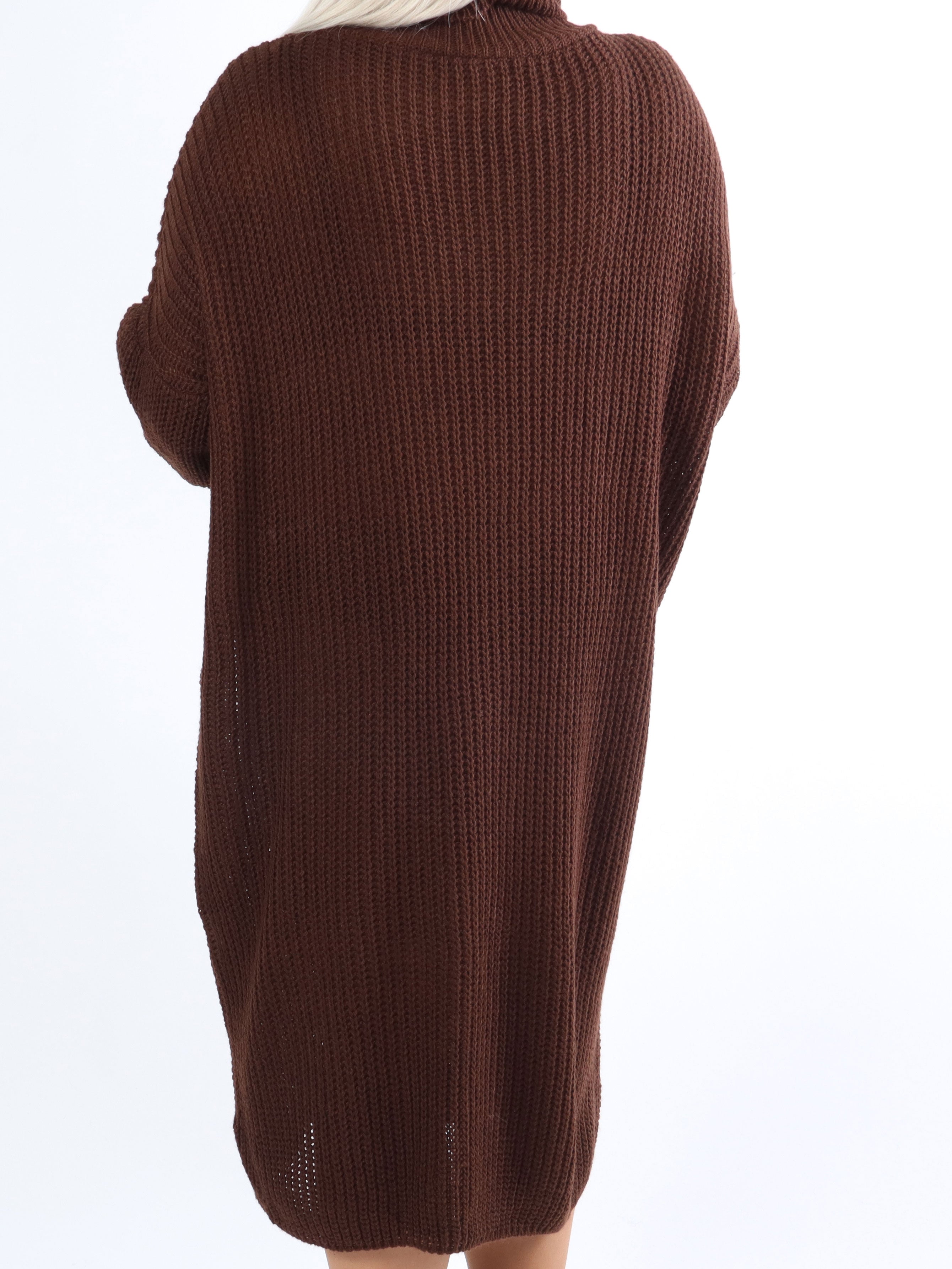 Alice - Plus size strikkjole med rullekrave