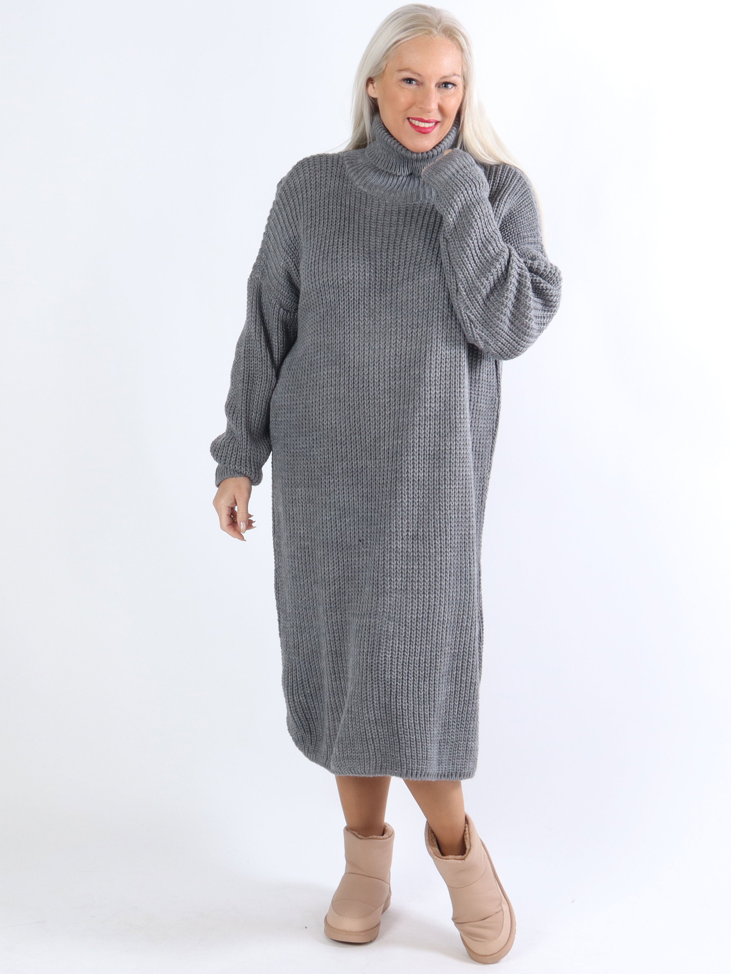 Alice - Plus size strikkjole med rullekrave