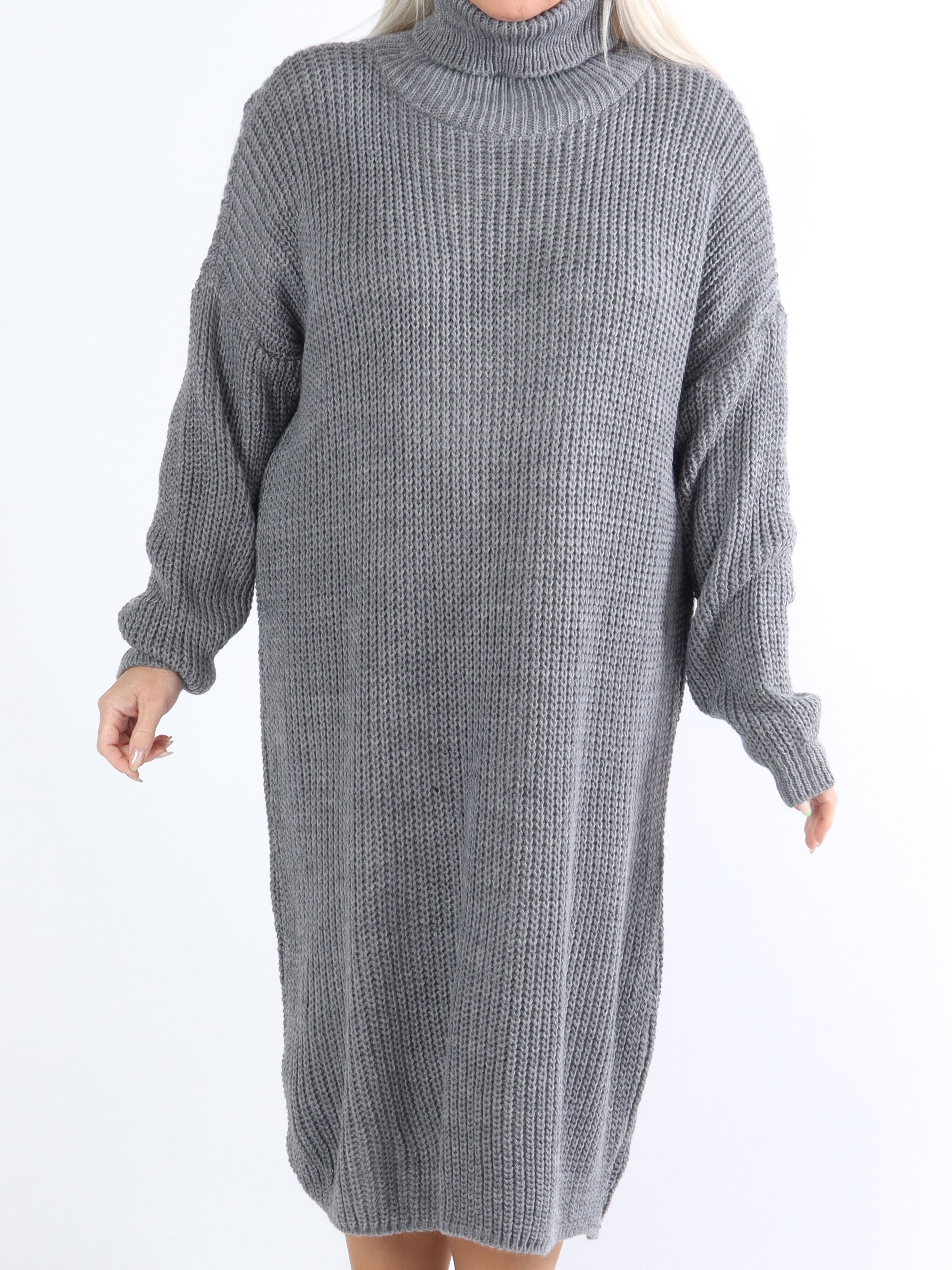 Alice - Plus size strikkjole med rullekrave