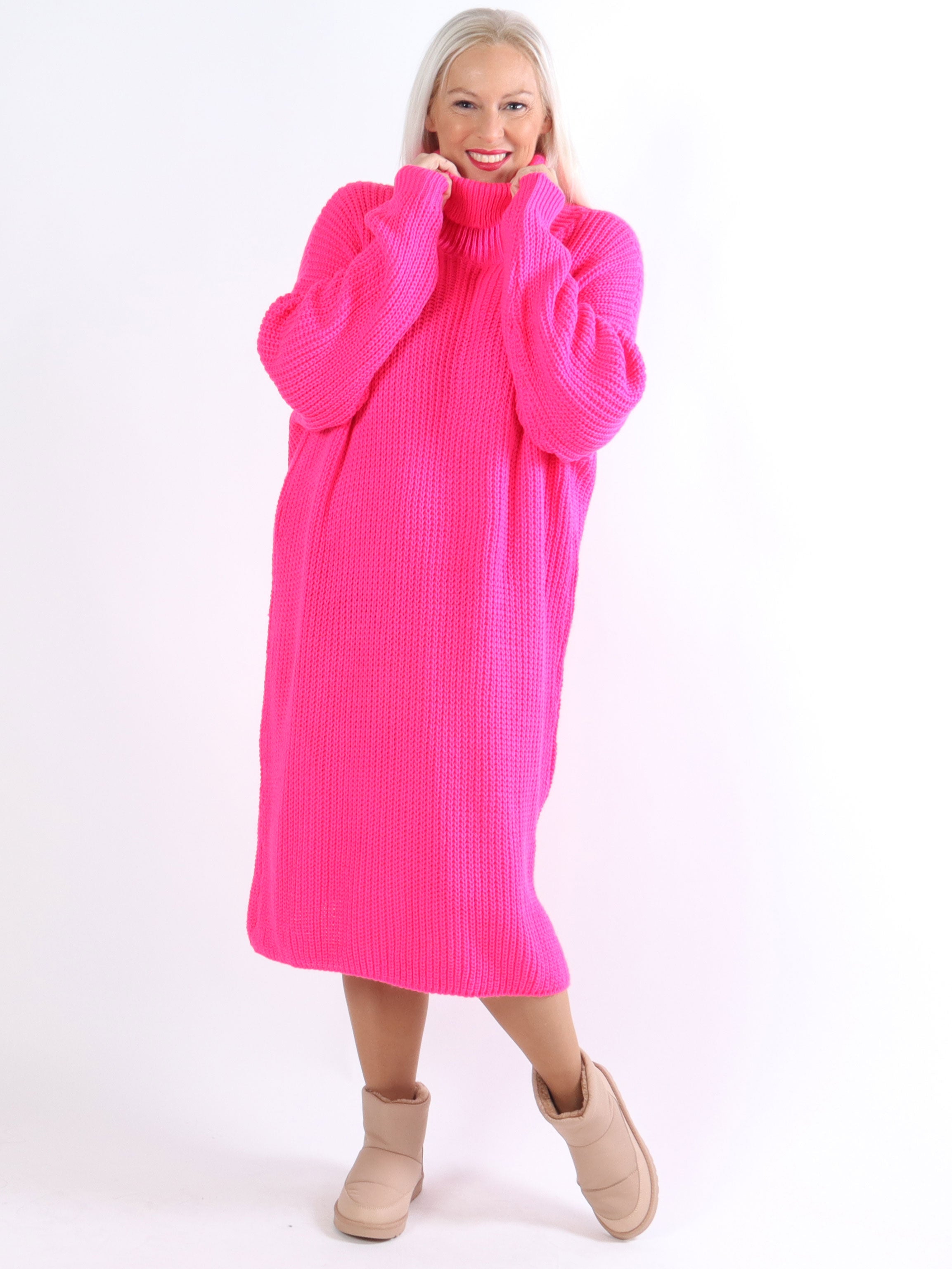 Alice - Plus size strikkjole med rullekrave