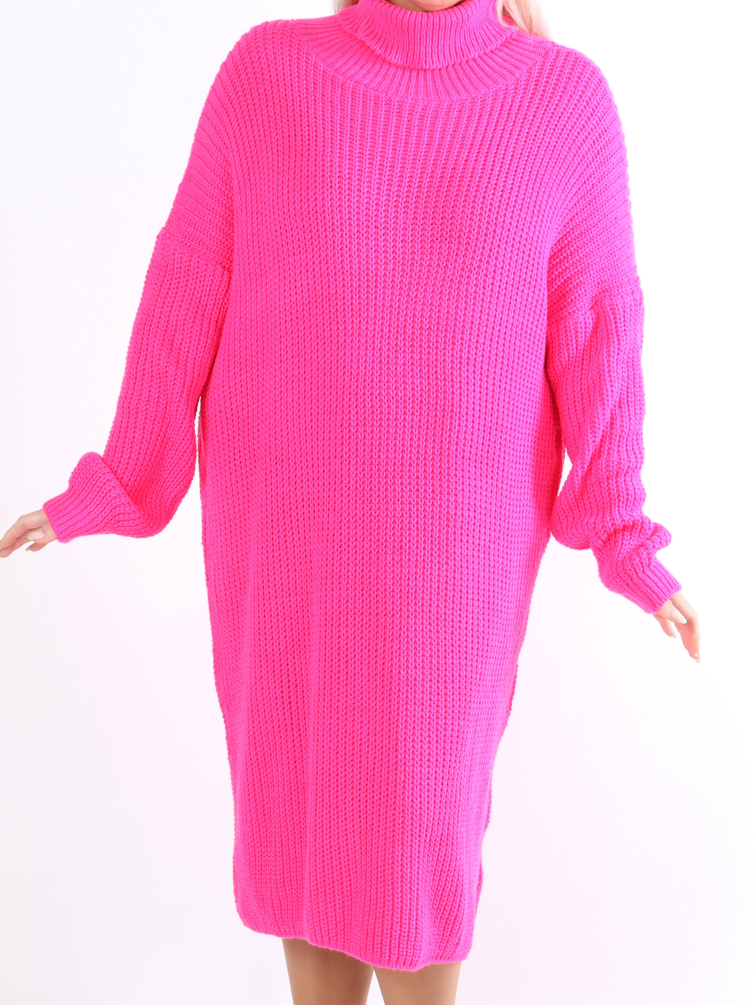 Alice - Plus size strikkjole med rullekrave