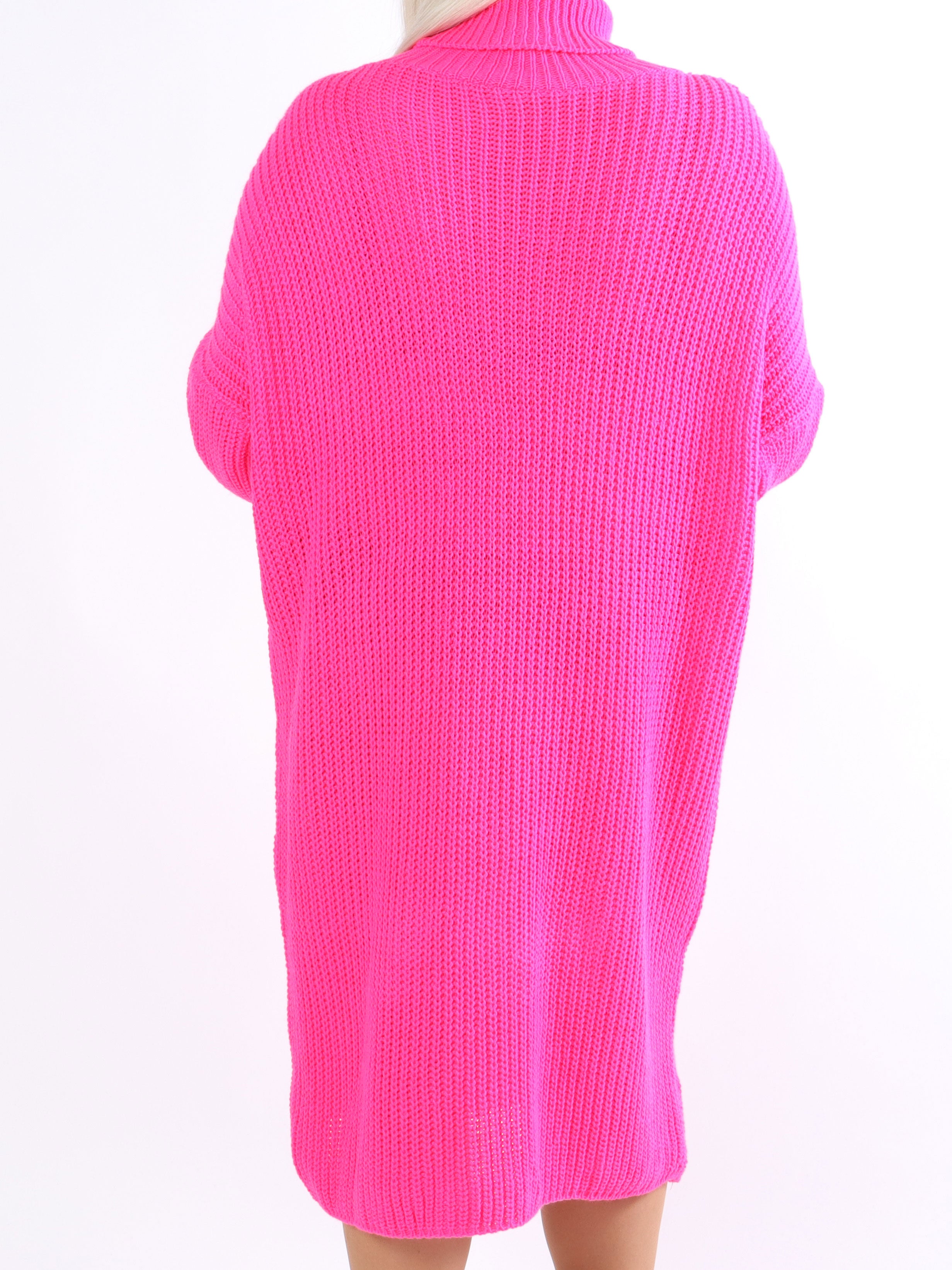 Alice - Plus size strikkjole med rullekrave