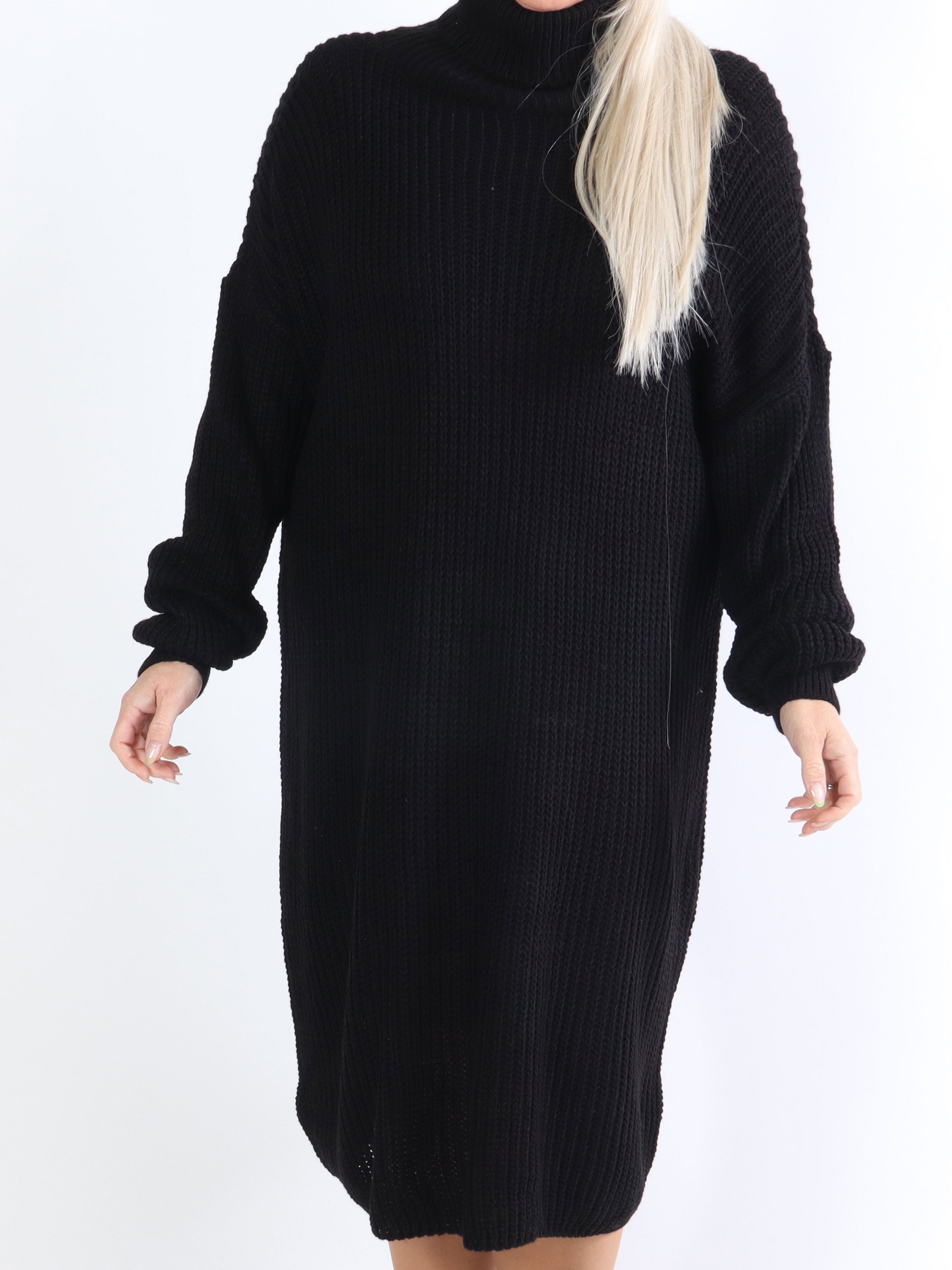 Alice - Plus size strikkjole med rullekrave