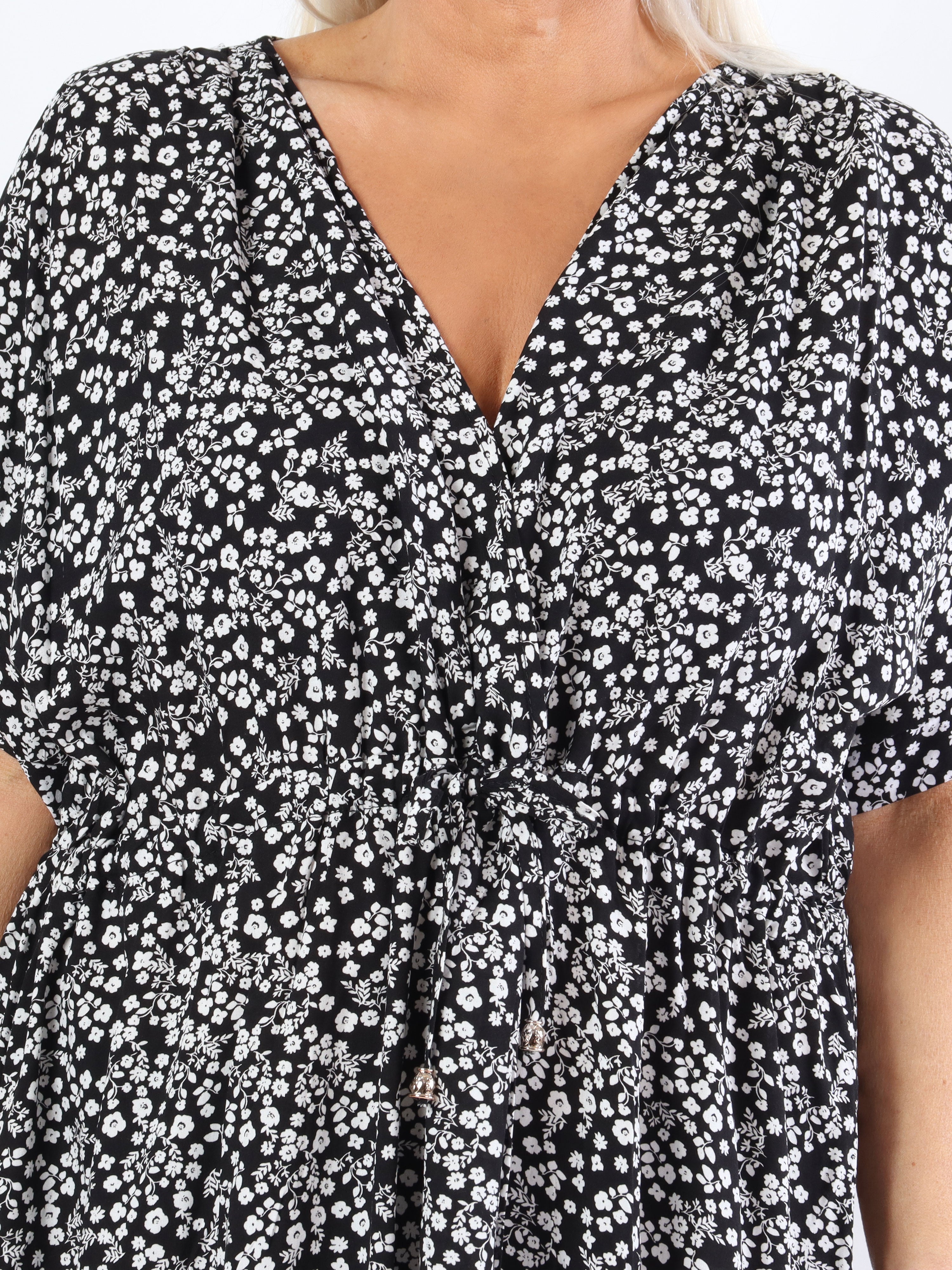 Alicia - Sød plus size kjole i småt blomsterprint