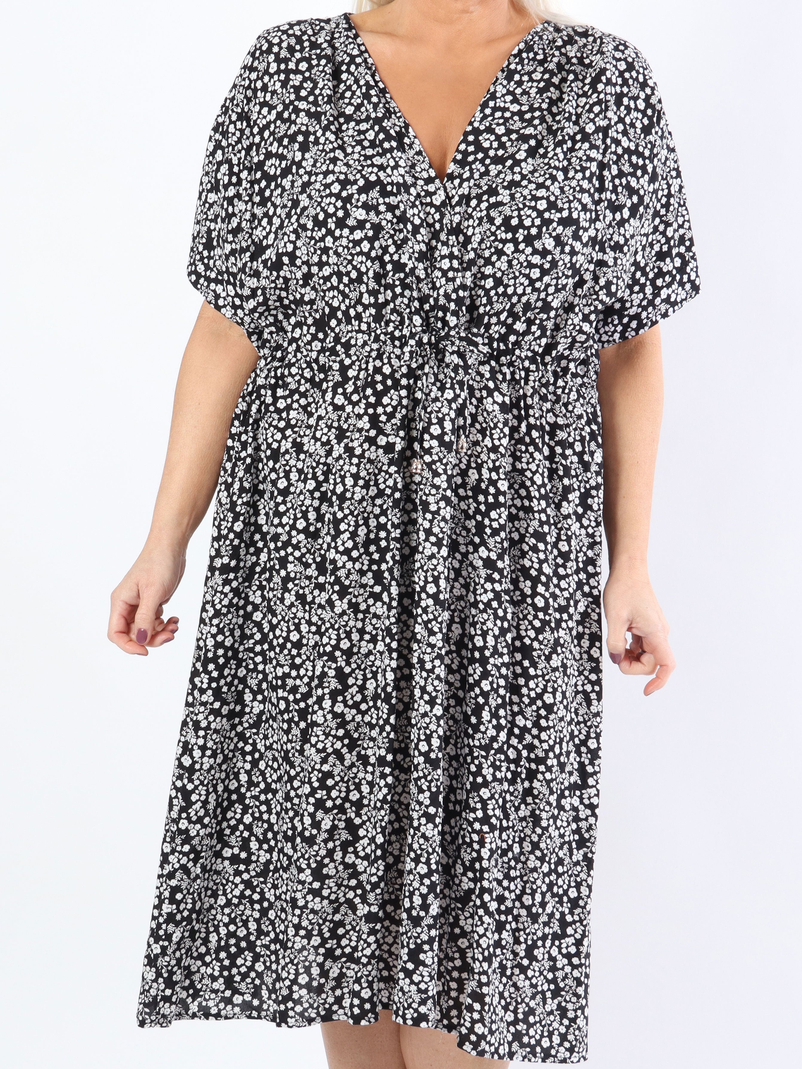 Alicia - Sød plus size kjole i småt blomsterprint