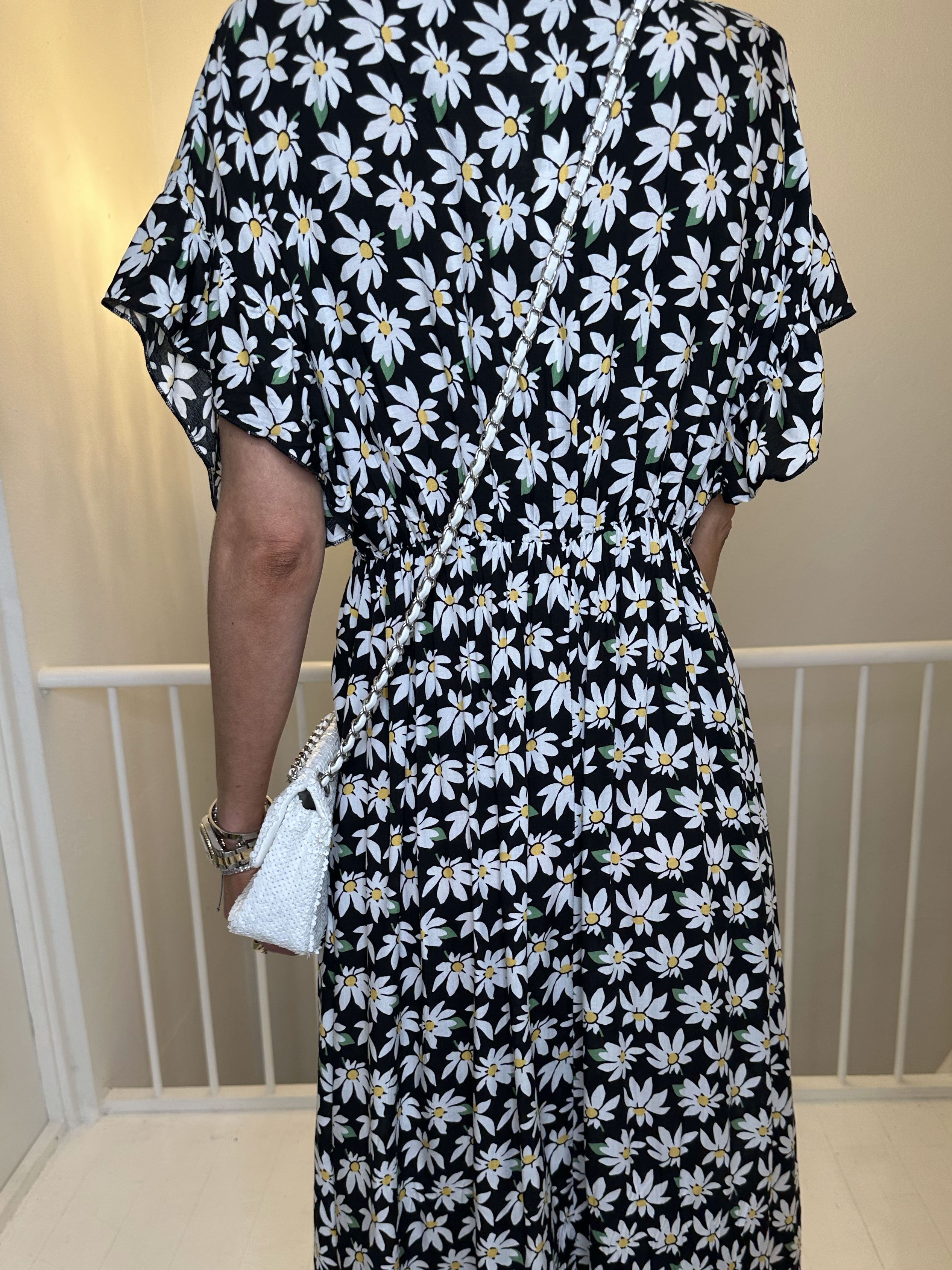 Alina Daisy - Sød sommerkjole blomsterprint med træknapper