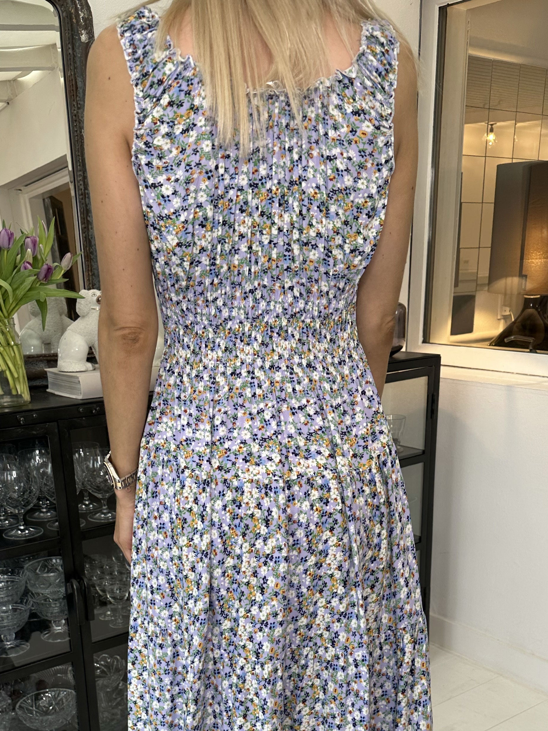 Alicia Flower - Lang stropkjole med småt blomsterprint