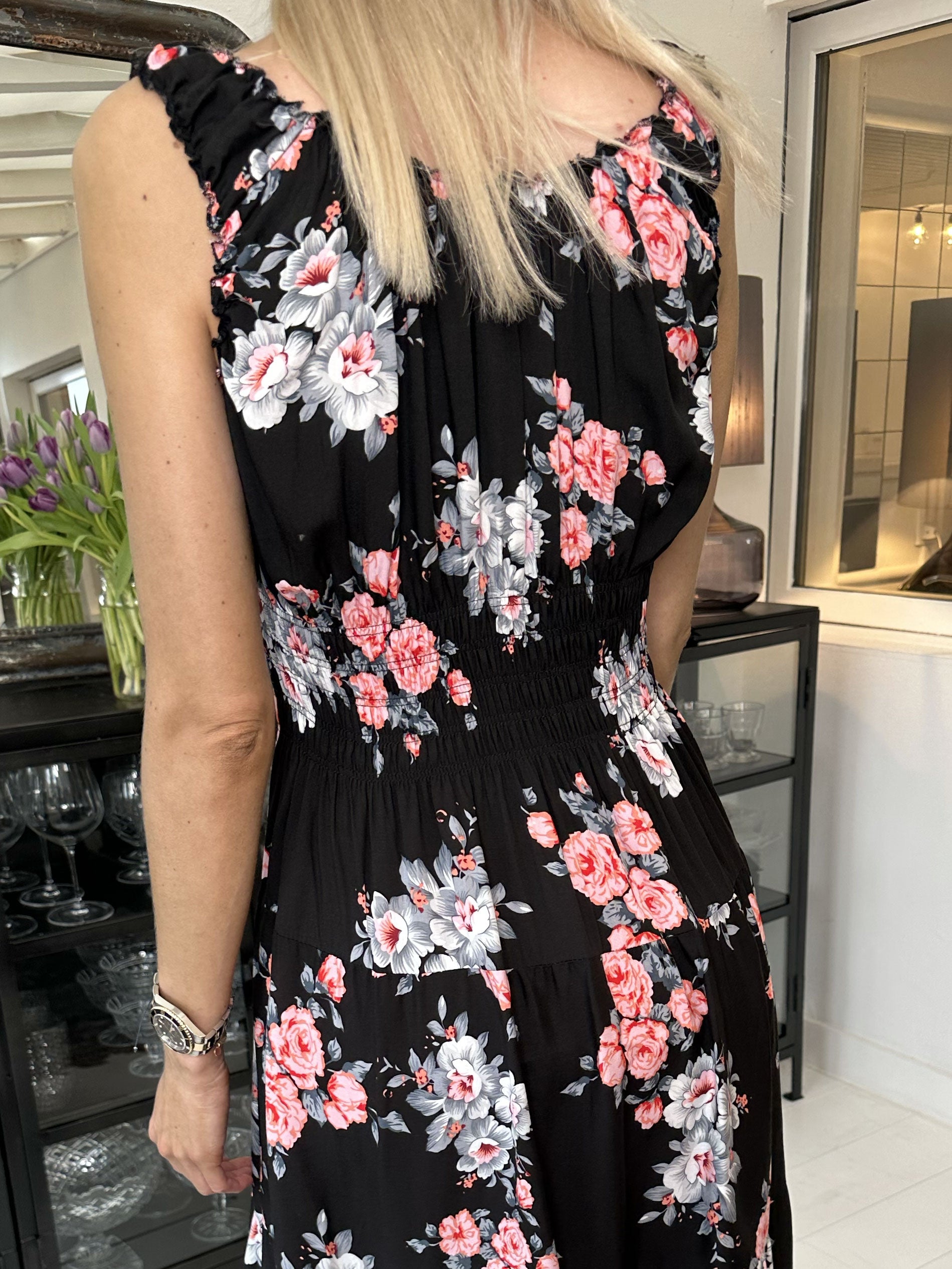 Alicia Rose - Lang stropkjole med blomsterprint