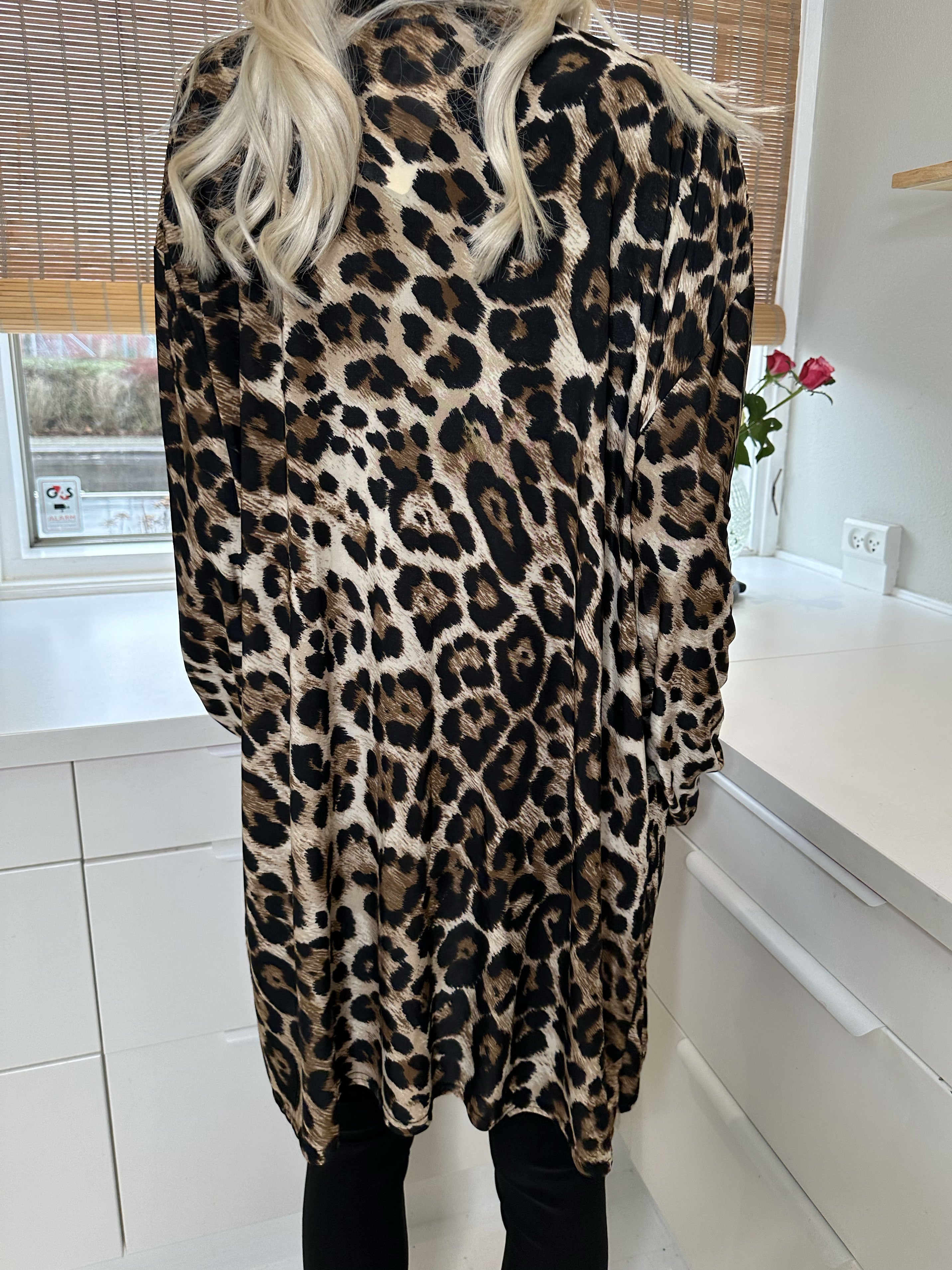 Alline Short - Elastisk leopard cardigan