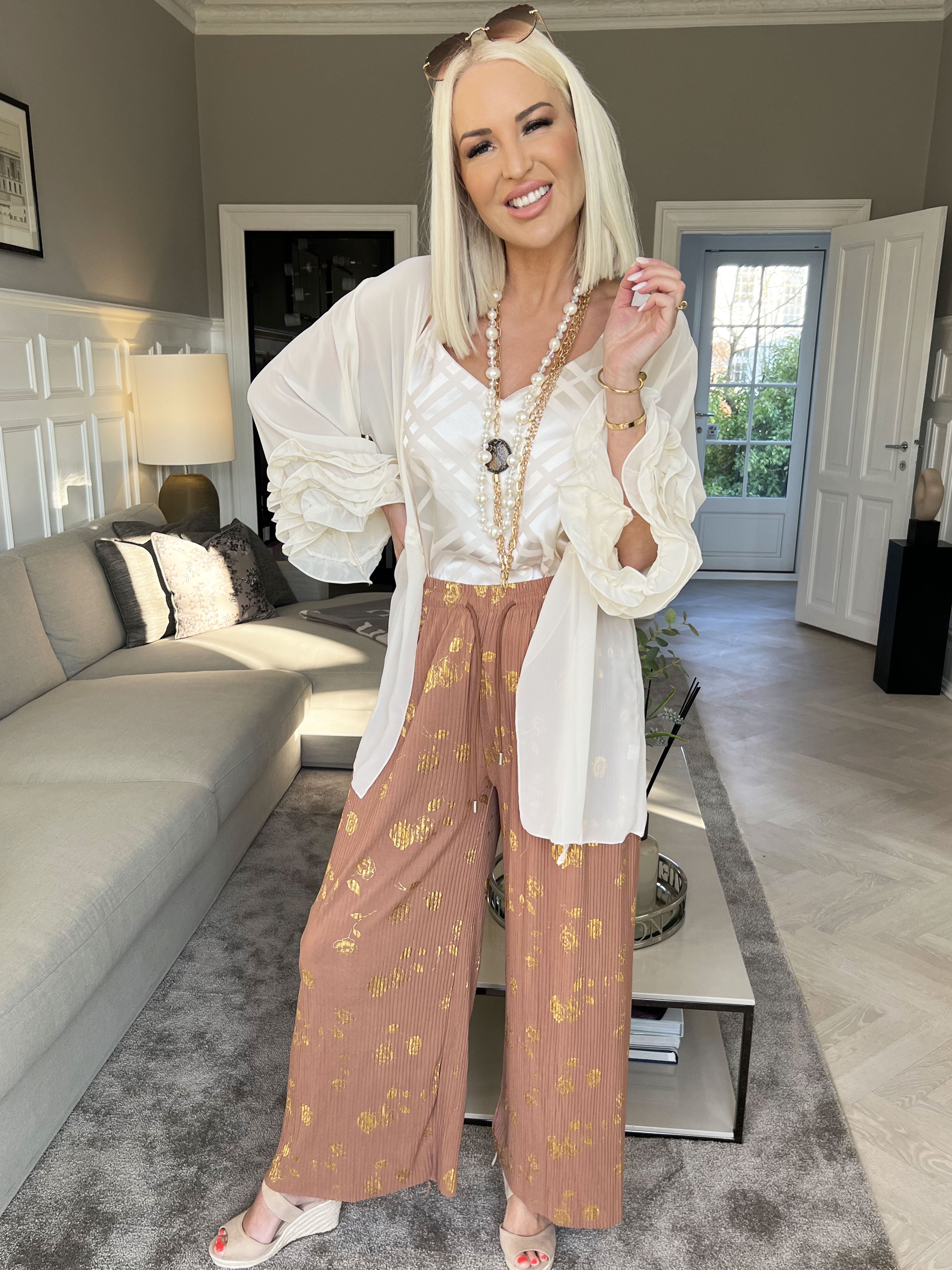 Alpha - Plisserede bukser med guldblomster