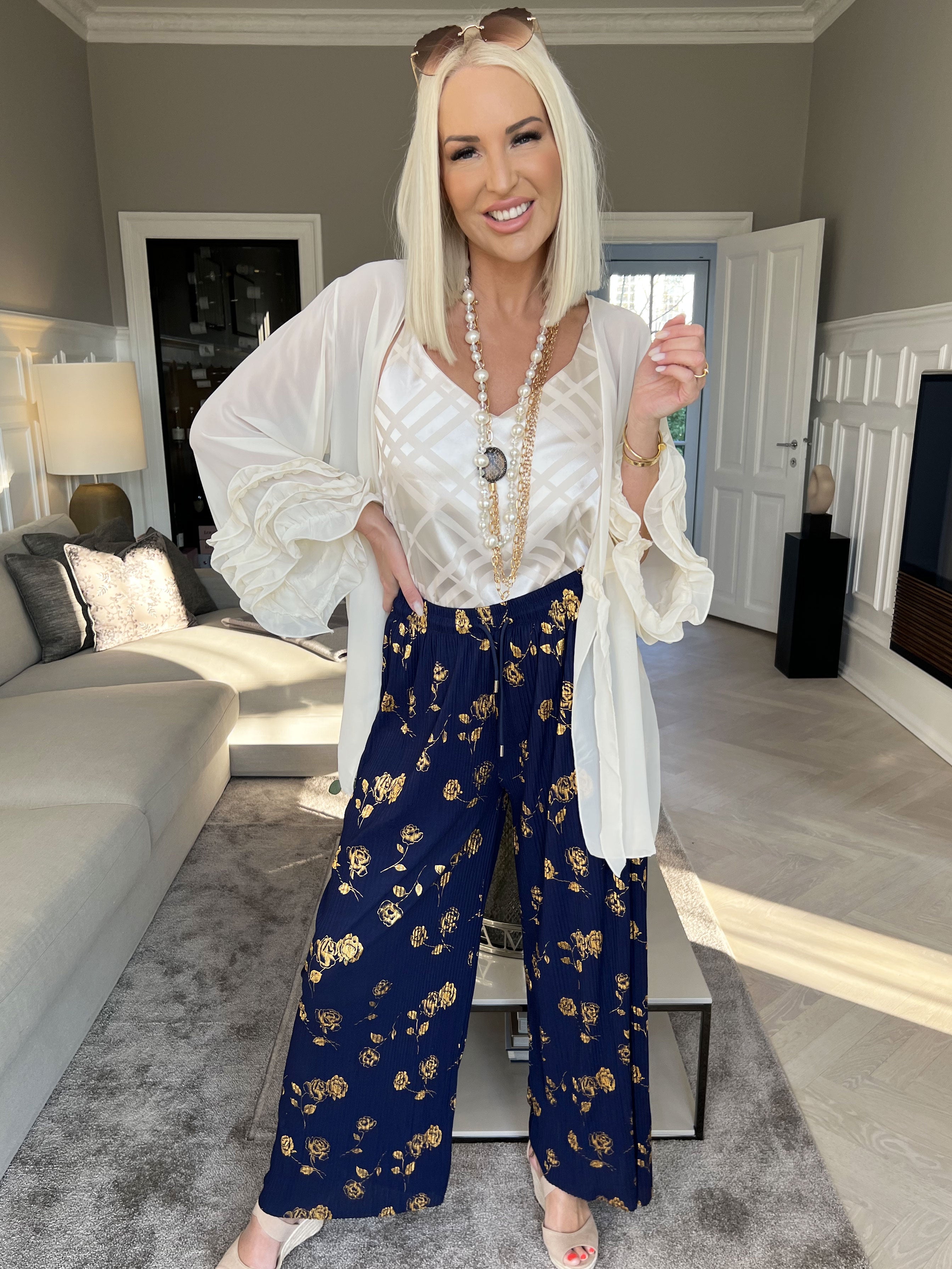 Alpha - Plisserede bukser med guldblomster