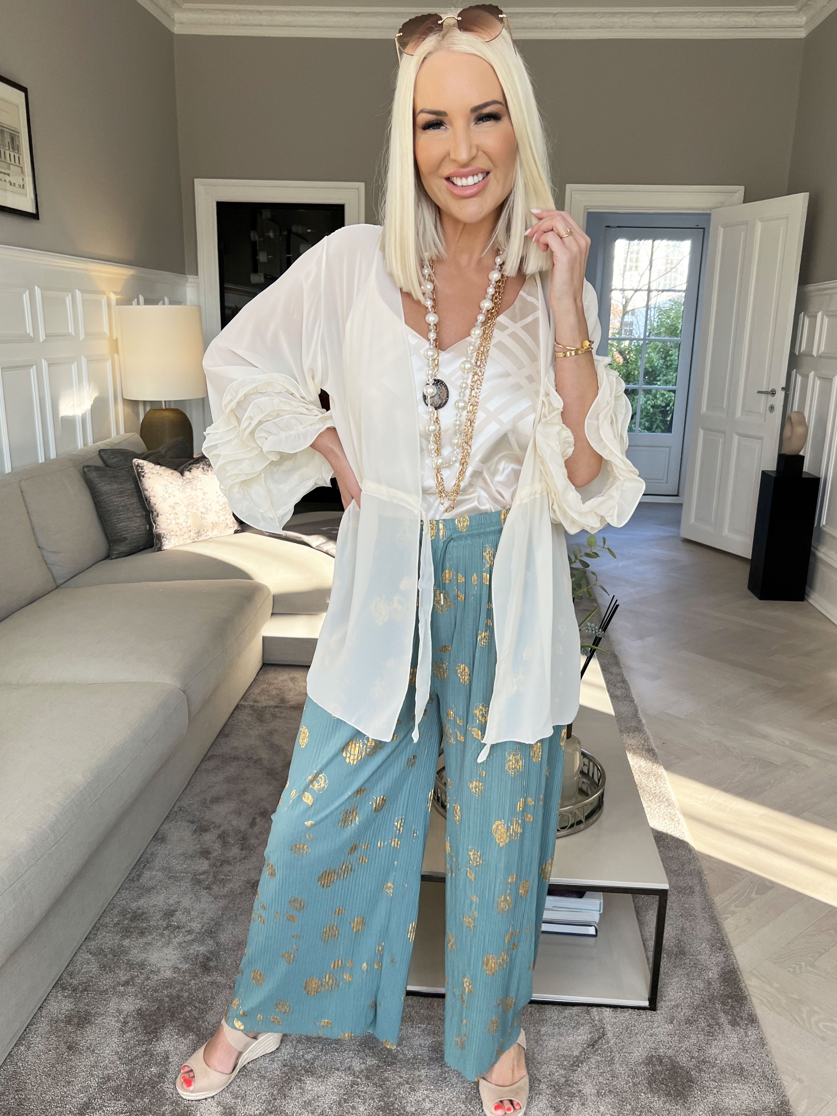 Alpha - Plisserede bukser med guldblomster