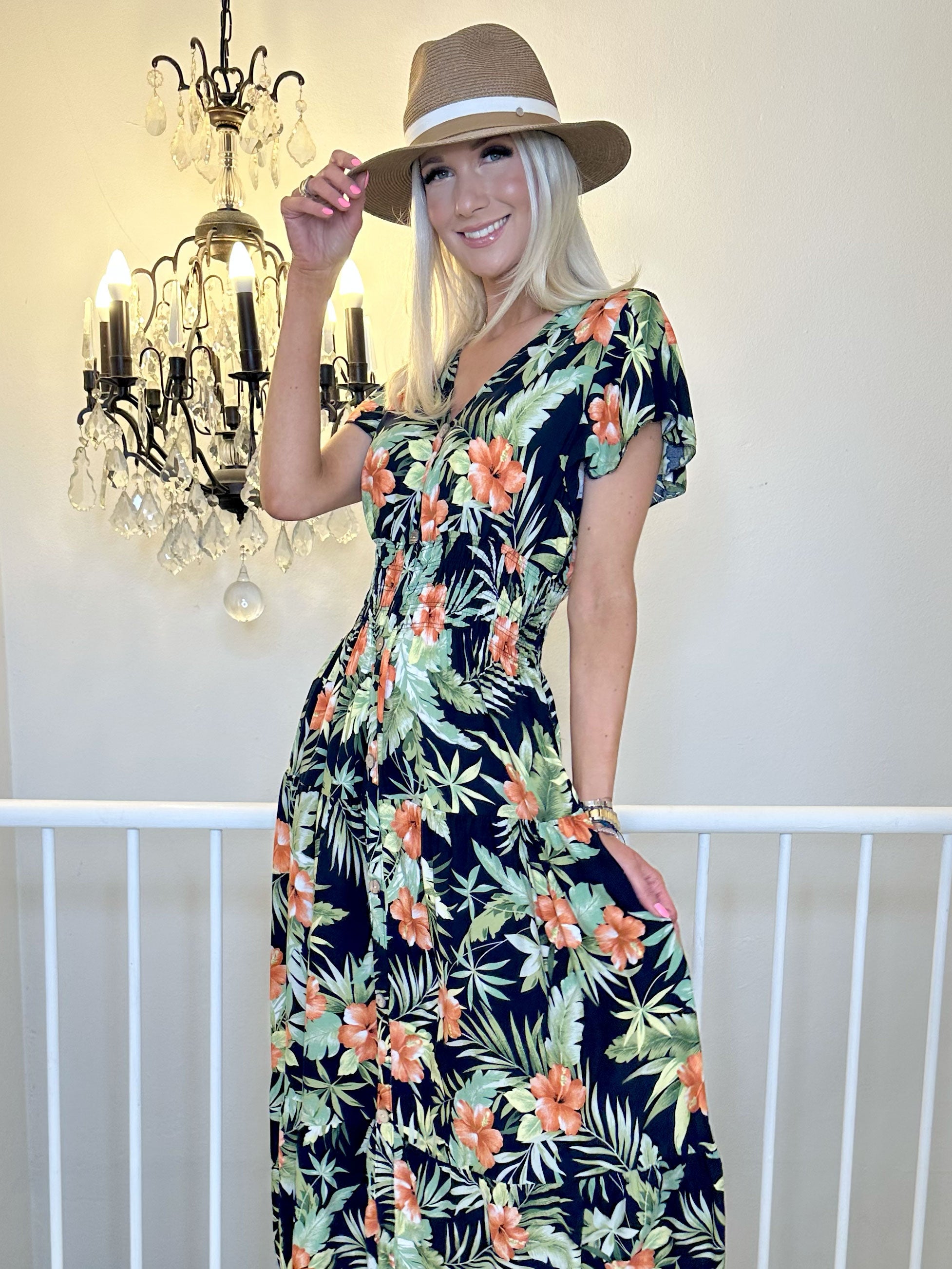 Summer Amada - Fin sommerkjole med blomsterprint og træknapper