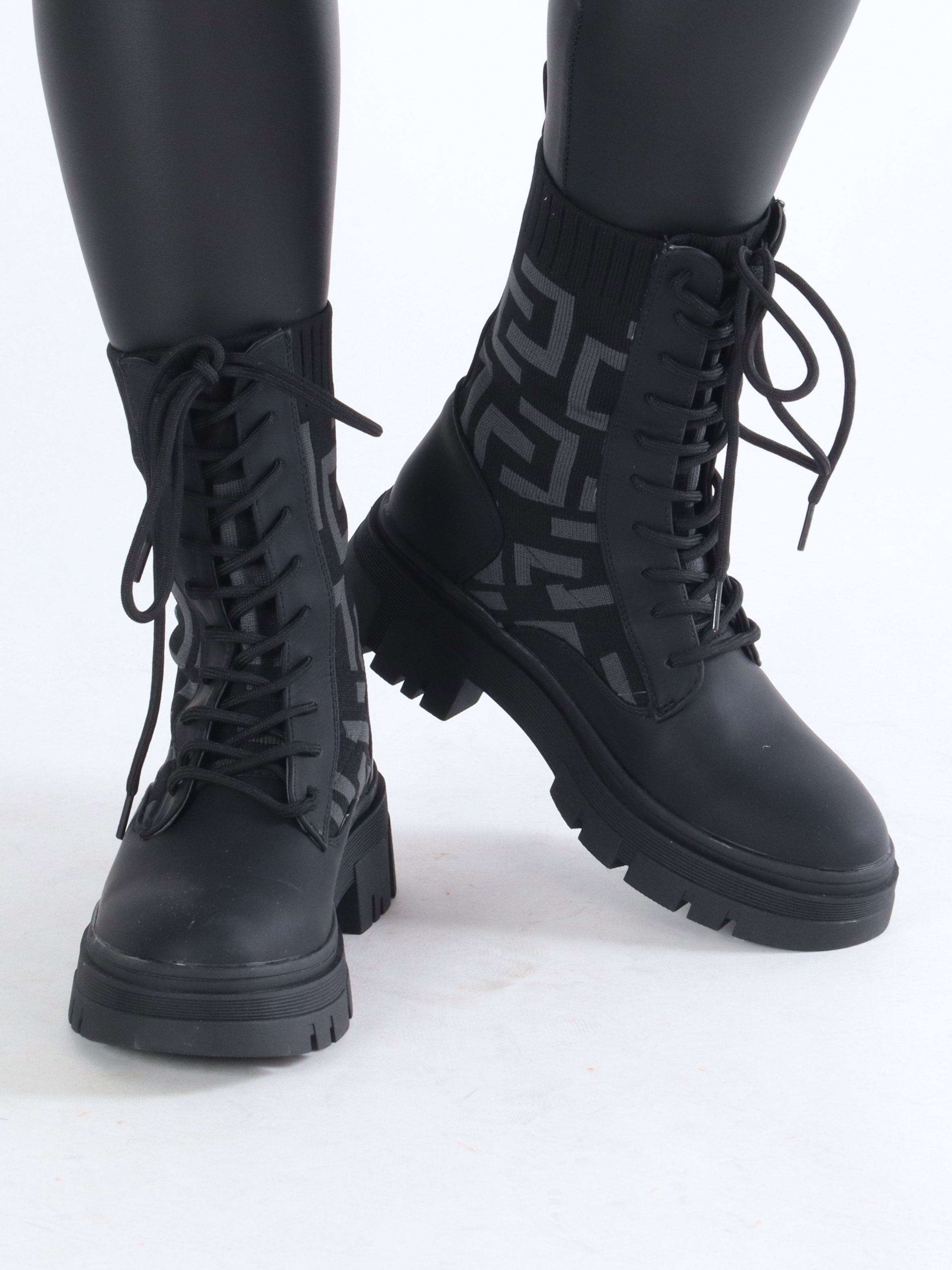 Amanda - Sorte støvler med snørre